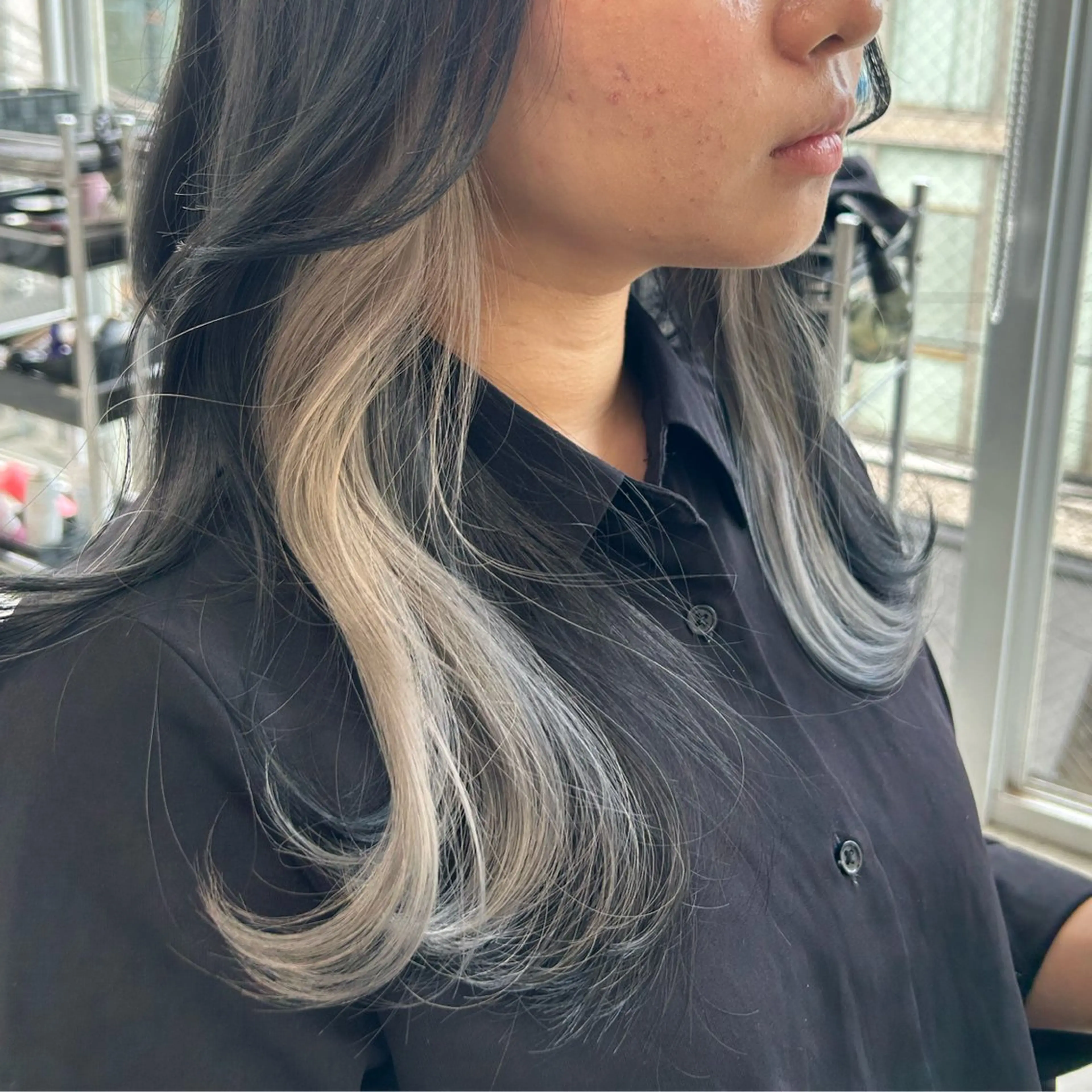 セミロング カラー イヤリングカラー ヘアカラー トリートメント ヘアセット RYOSUKE ハイトーンのヘアスタイル