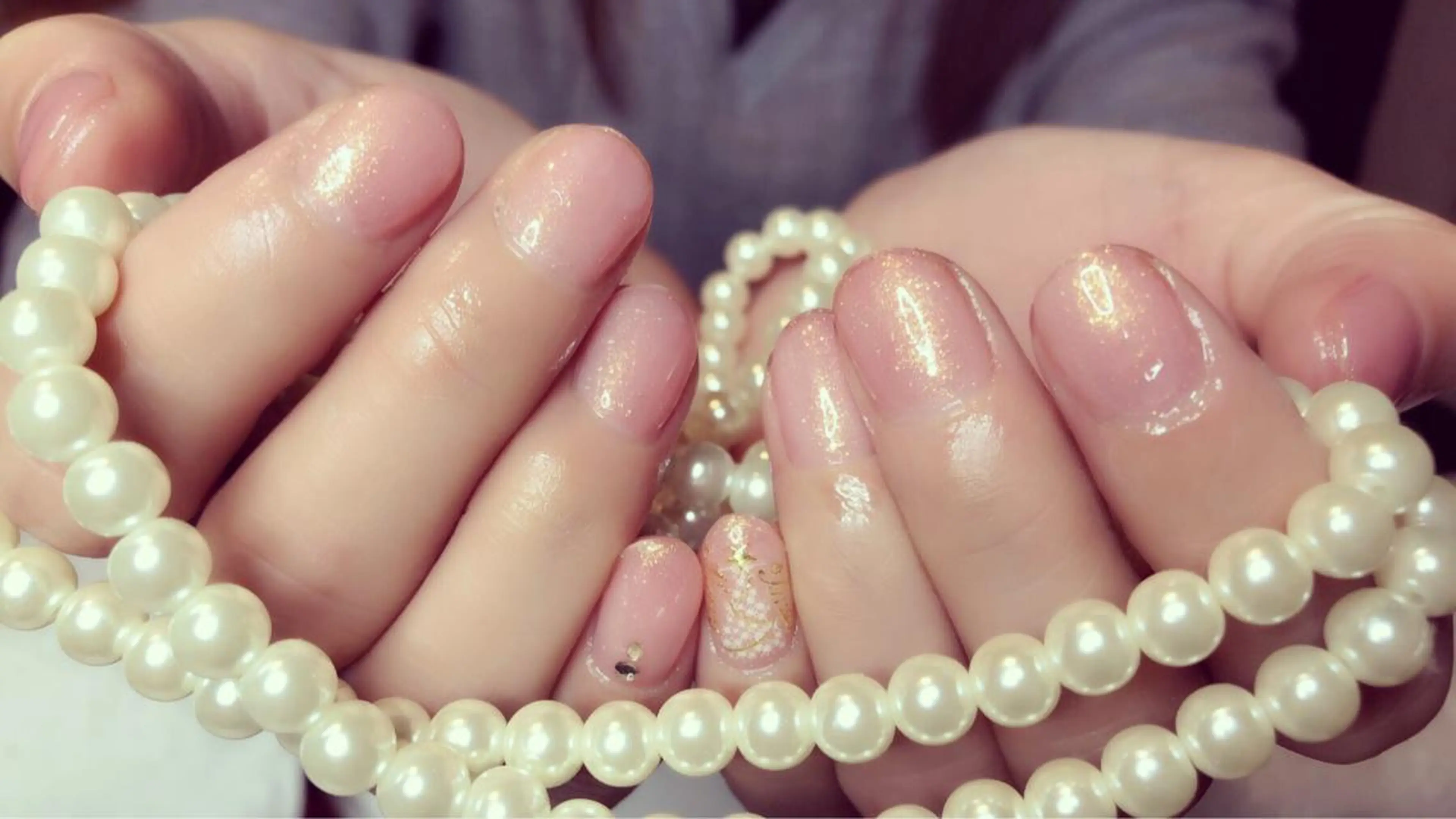 ミディアム ネイル アートネイル ハンドネイル 長さ出し専門 nynaのネイルデザイン