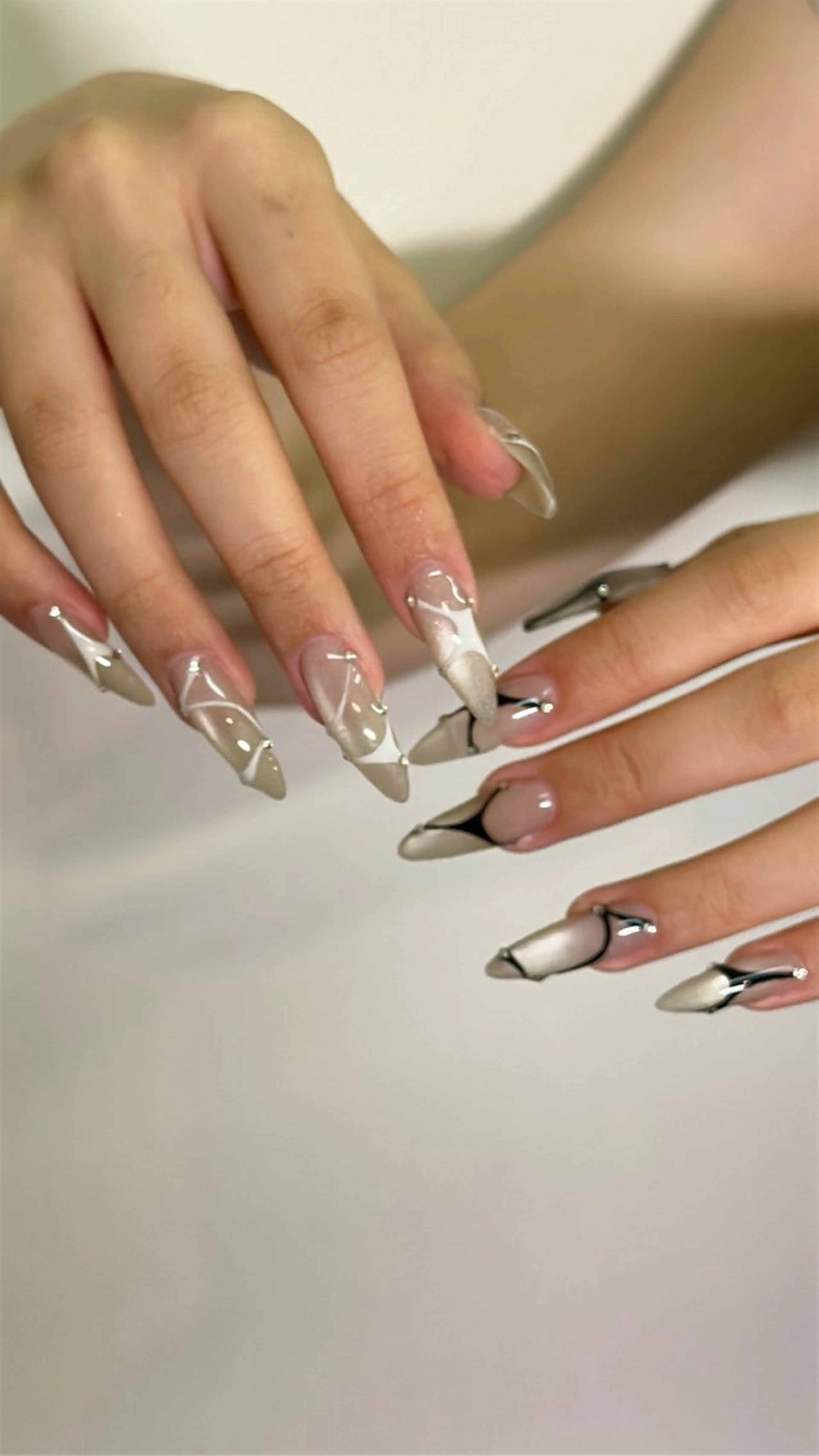 ネイル MoveOn所属・りん ✨のネイルデザイン