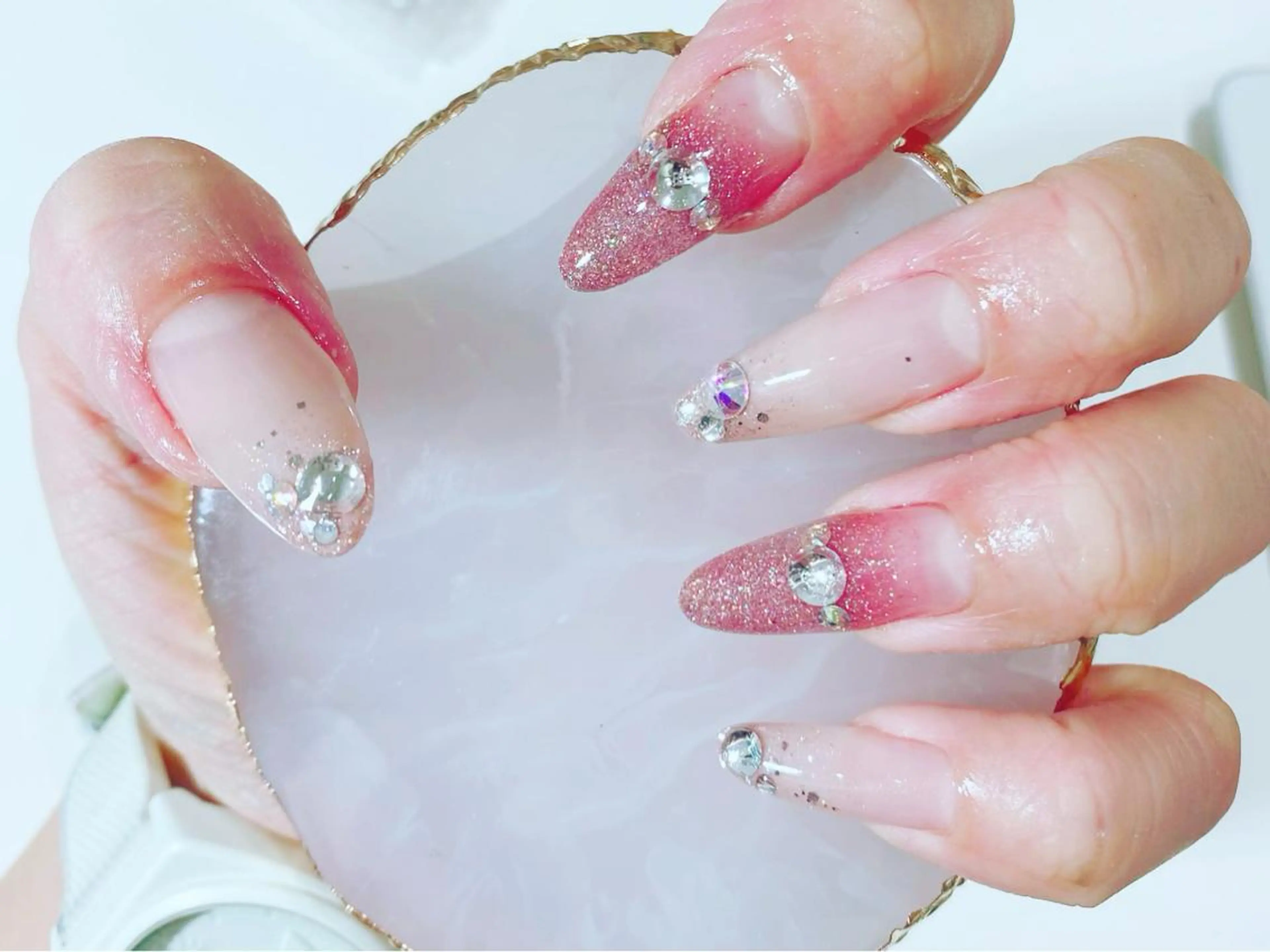 ロング ネイル マツエク・マツパ アイブロウ ワンホンマツエク アートネイル フラッシュネイル ジェルネイル 氷ネイル・うるうるネイル ハンドネイル 13日3980円‼️ マグもデザインも◎のネイルデザイン