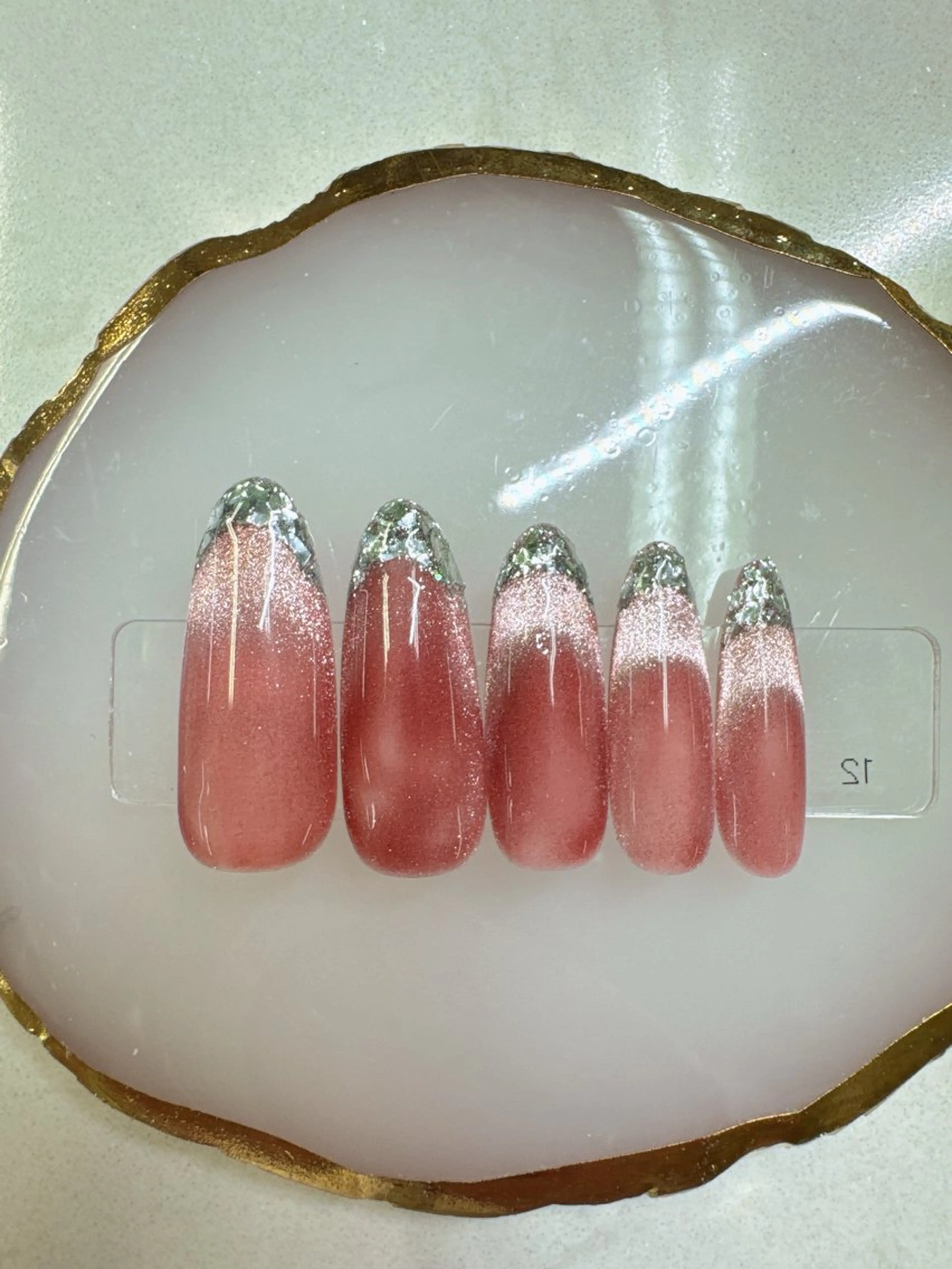 ネイル アートネイル ボルドー チークネイル ドット ジェルネイル ハンドネイル クイーンズネイル銀座所属・Queeens nailのネイルデザイン