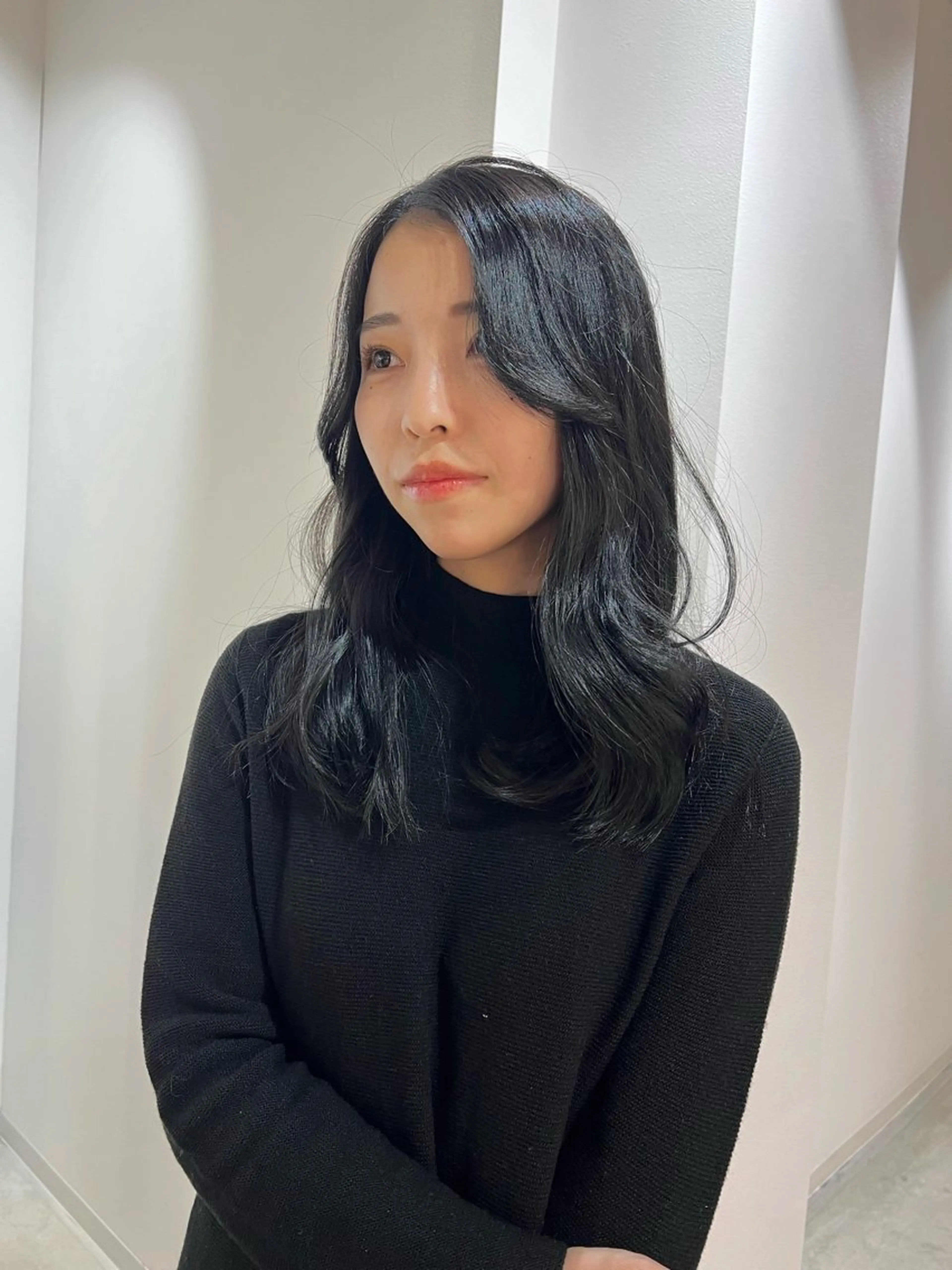 セミロング 韓国風ヘア レイヤーカット カット ヘアカラー VISION 巻幡野花のヘアスタイル