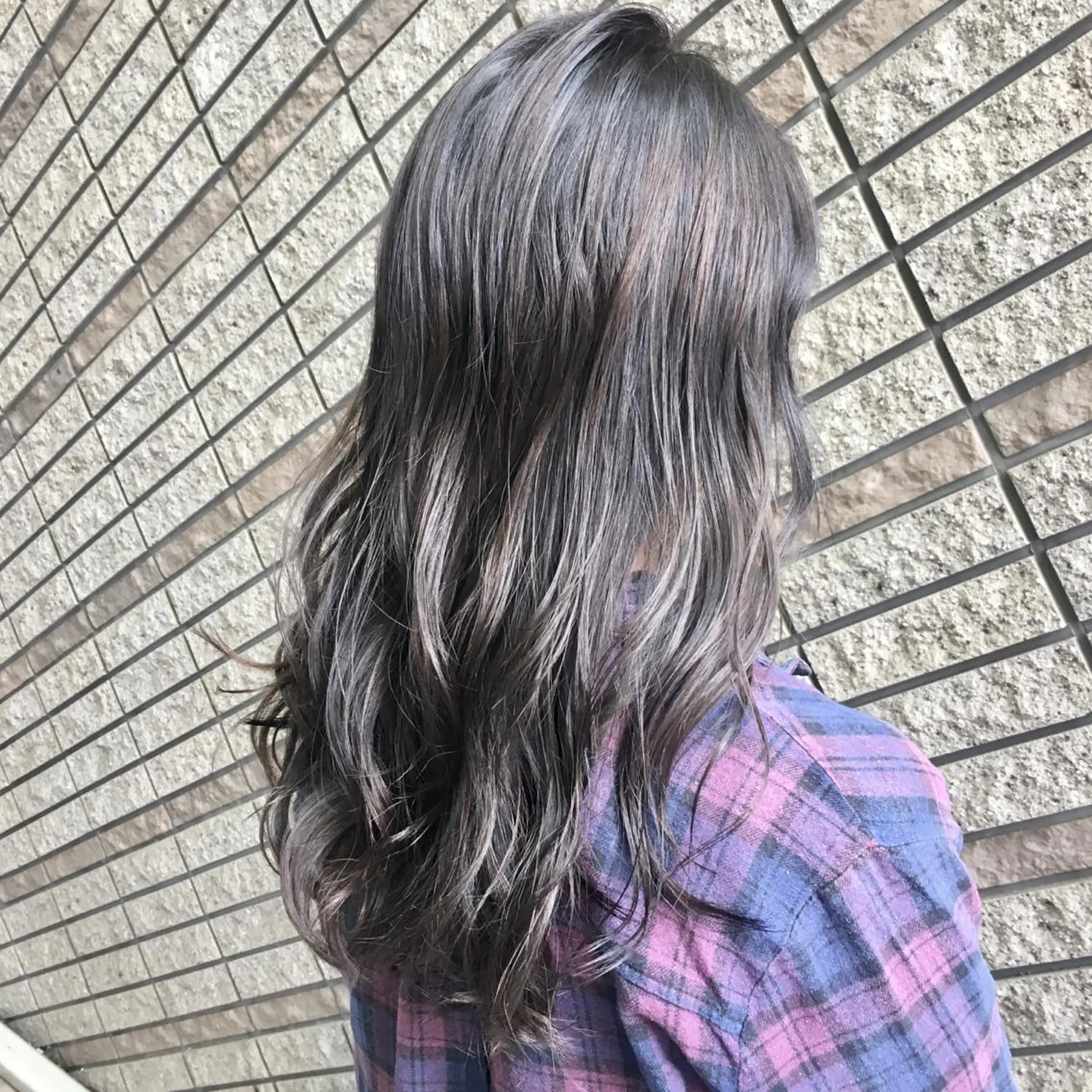 カラー グレージュ イルミナカラー 外国人風カラー カット ヘアカラー トリートメント N° jillva ♦️川端裕司♦️のヘアスタイル