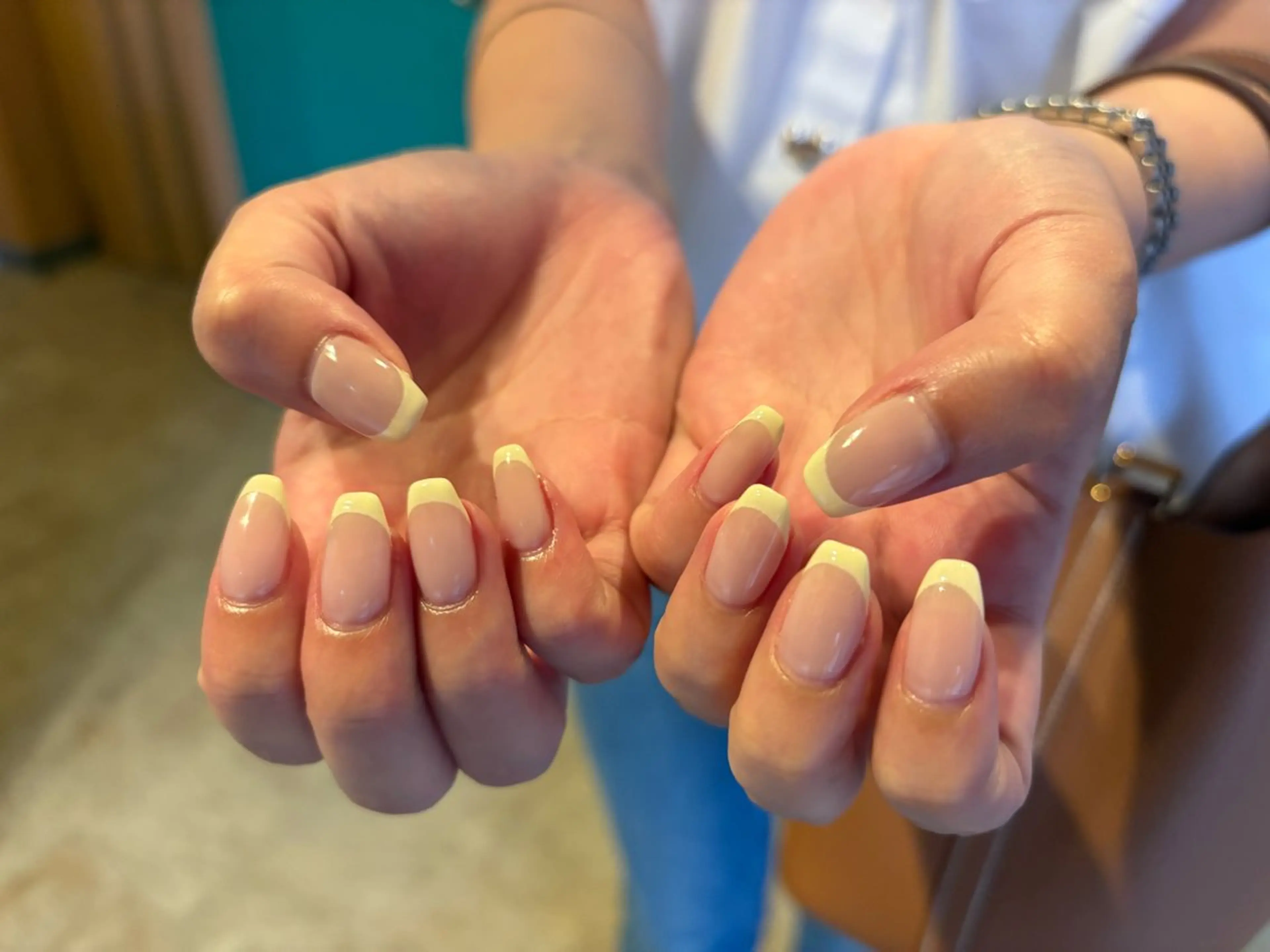 ネイル フレンチネイル 黄色 ハンドネイル Meviy所属・Meviy （メヴィー）のマツエク・マツパデザイン