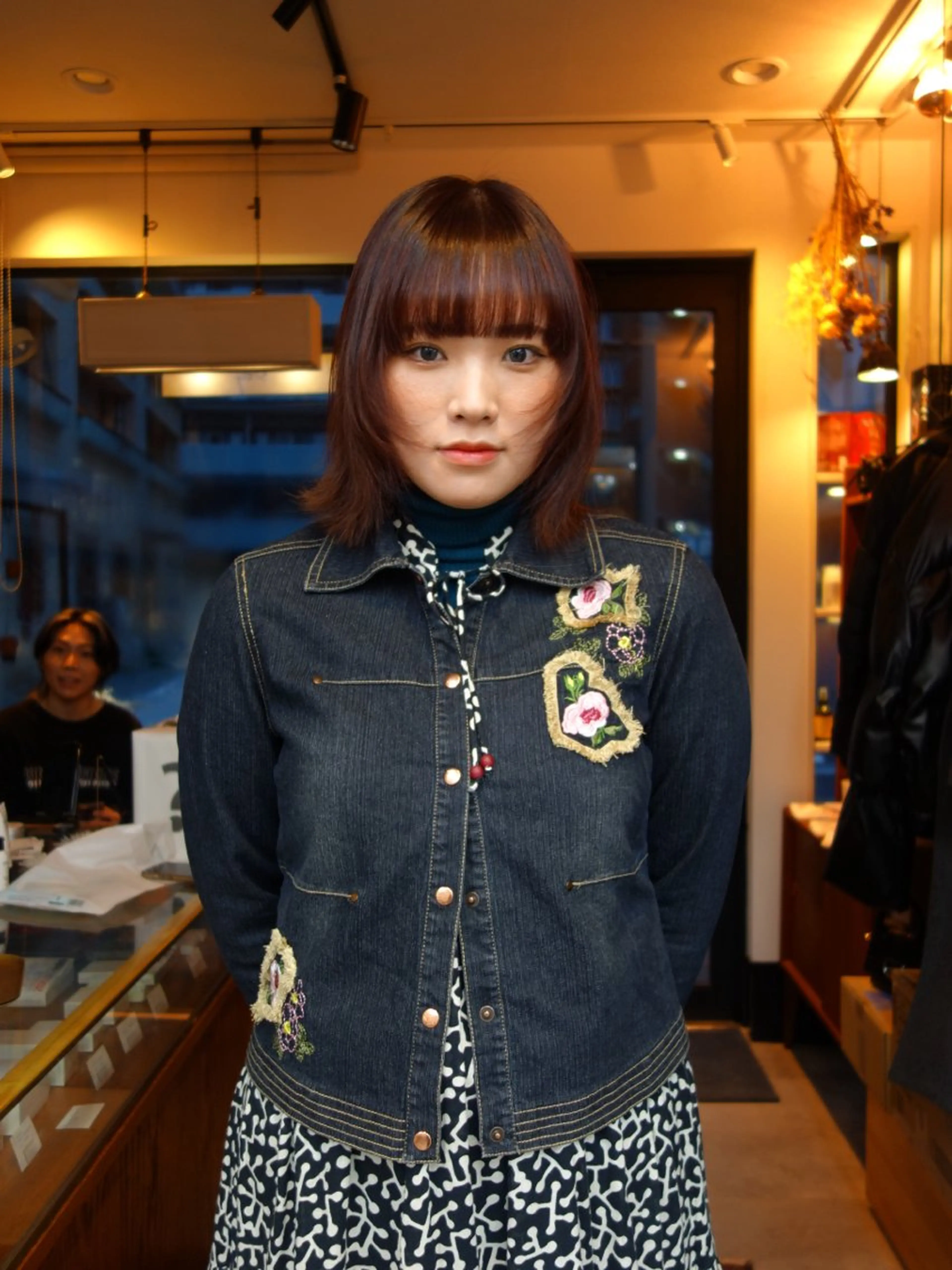 ミディアム カラー 松尾 伊純のヘアスタイル