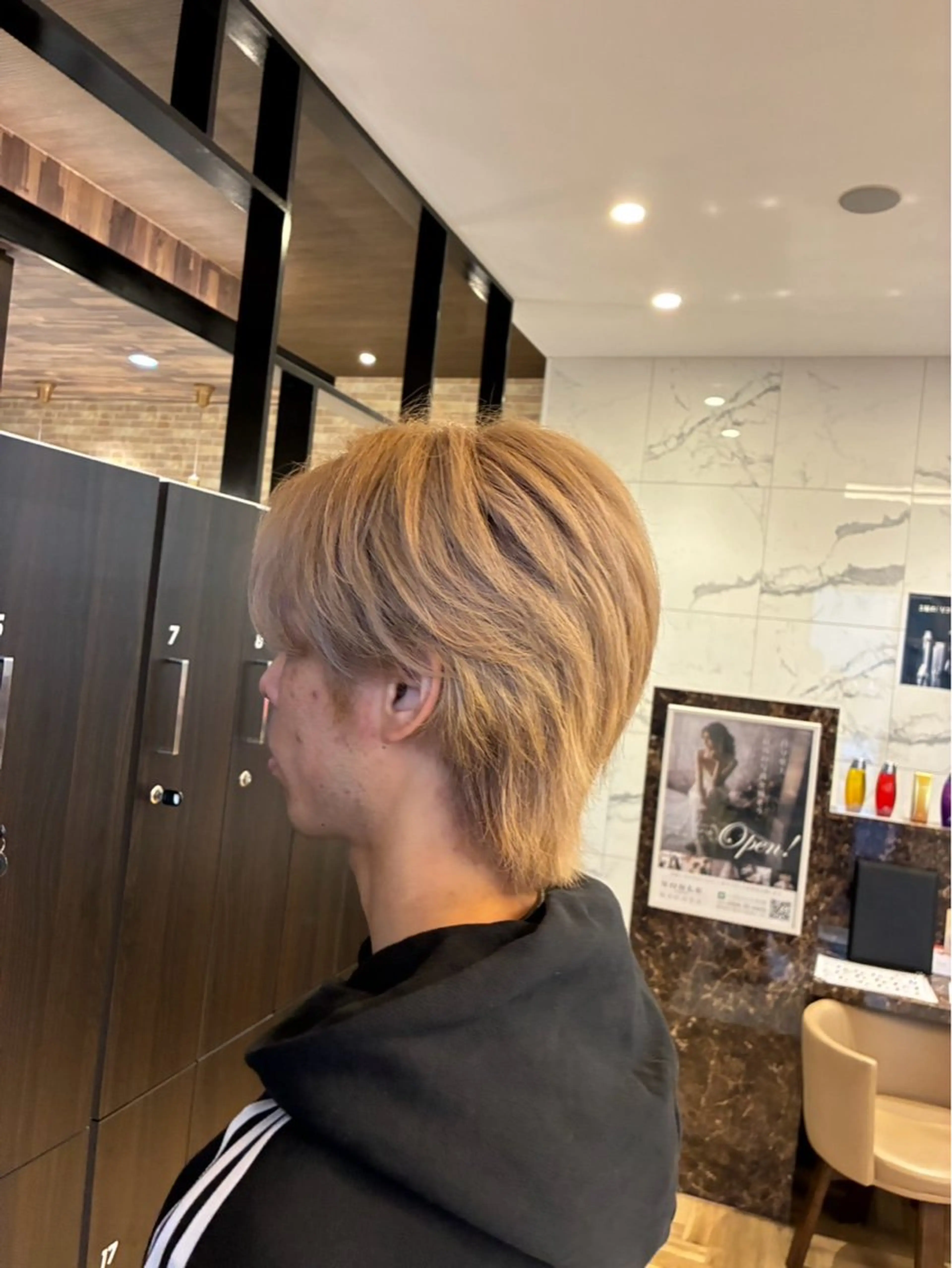 カラー メンズ ベージュカラー ミルクティーベージュ カット ヘアカラー arl 豊田店のヘアスタイル