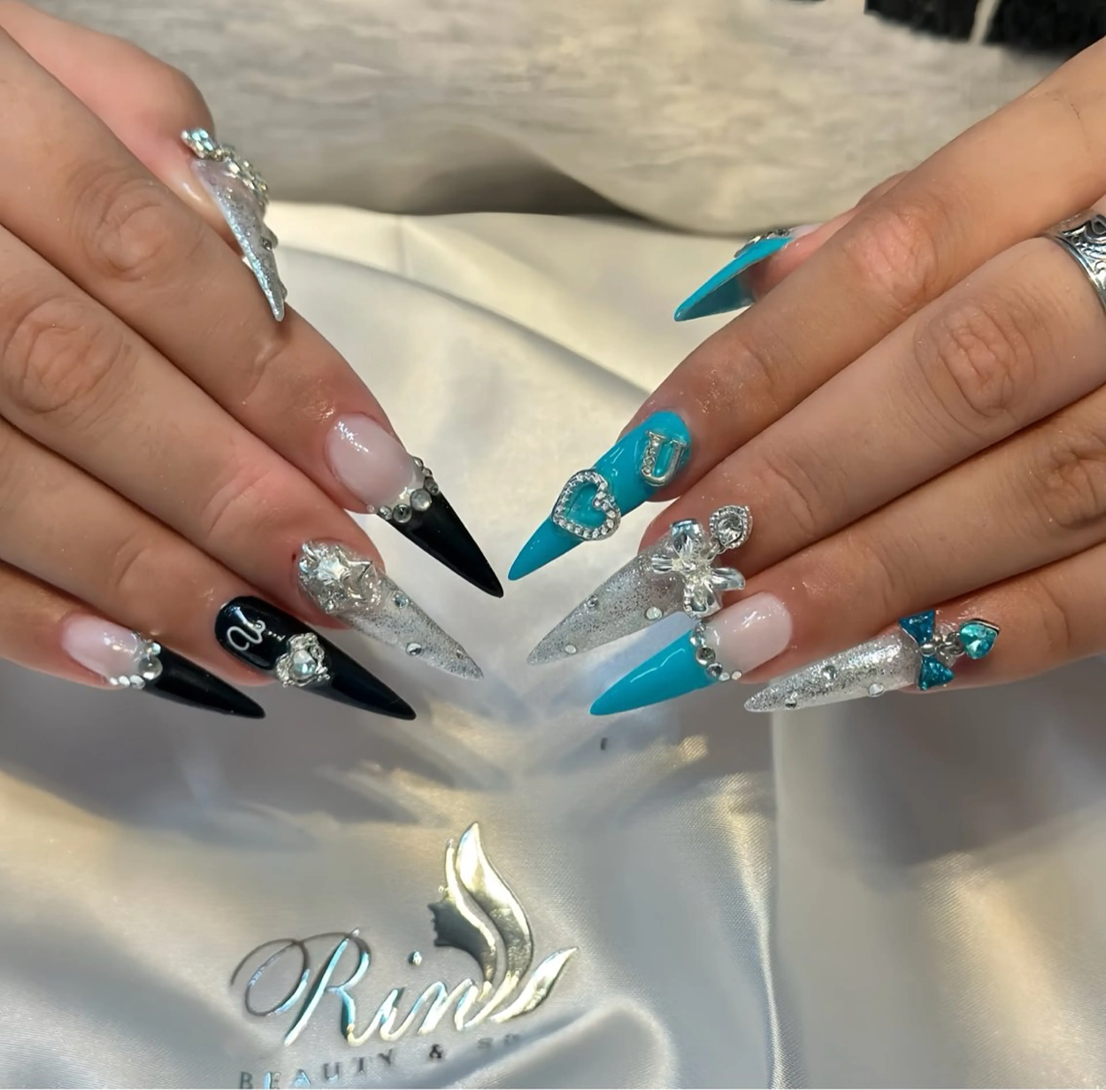 ネイル アートネイル ハロウィン ロングネイル スカルプネイル ネイルチップ Rin Nail 新大久保店のネイルデザイン