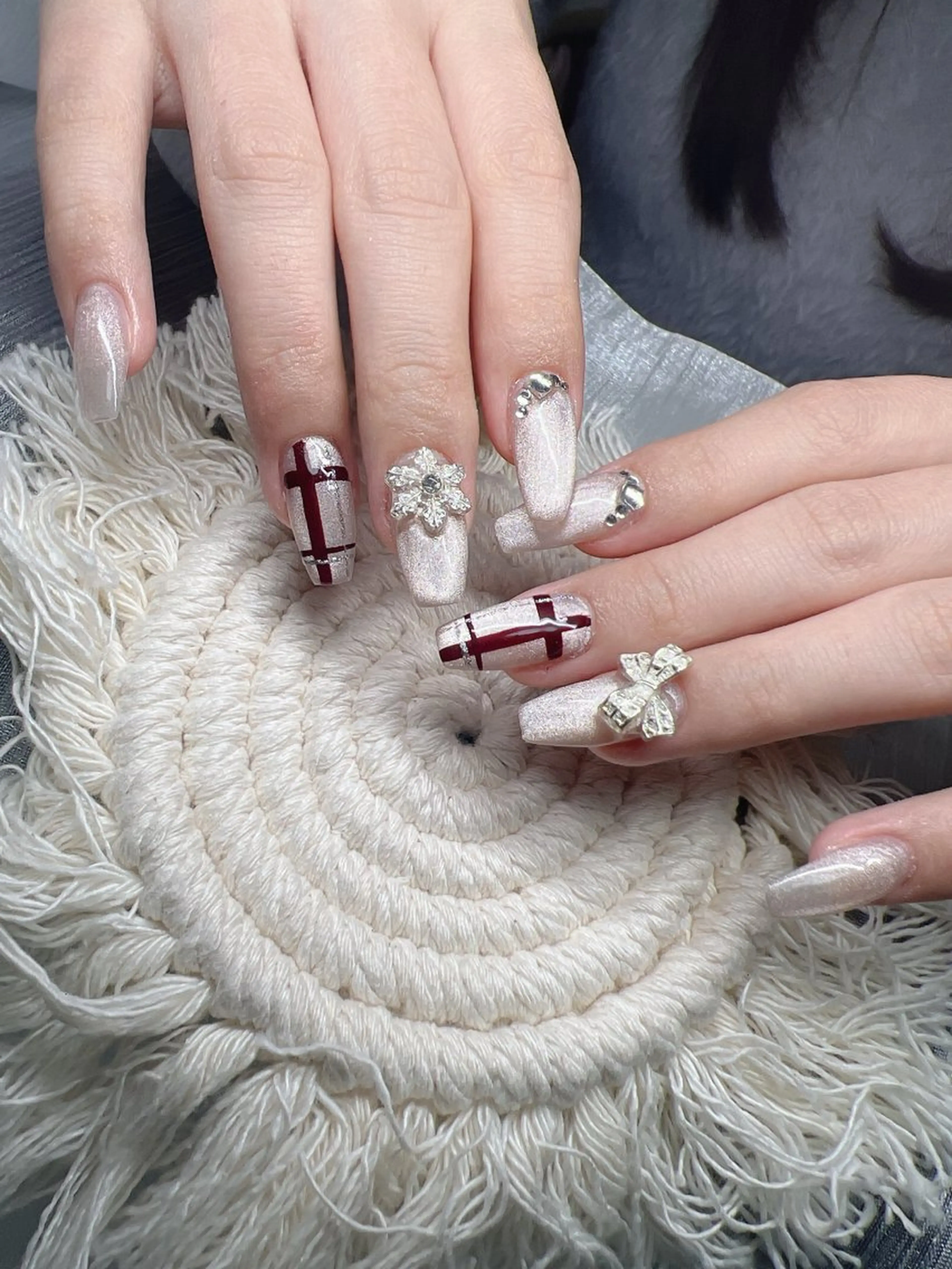 ネイル オーロラネイル チークネイル 長さ出し フットネイル フレンチネイル ハンドネイル Lee Nailsのネイルデザイン