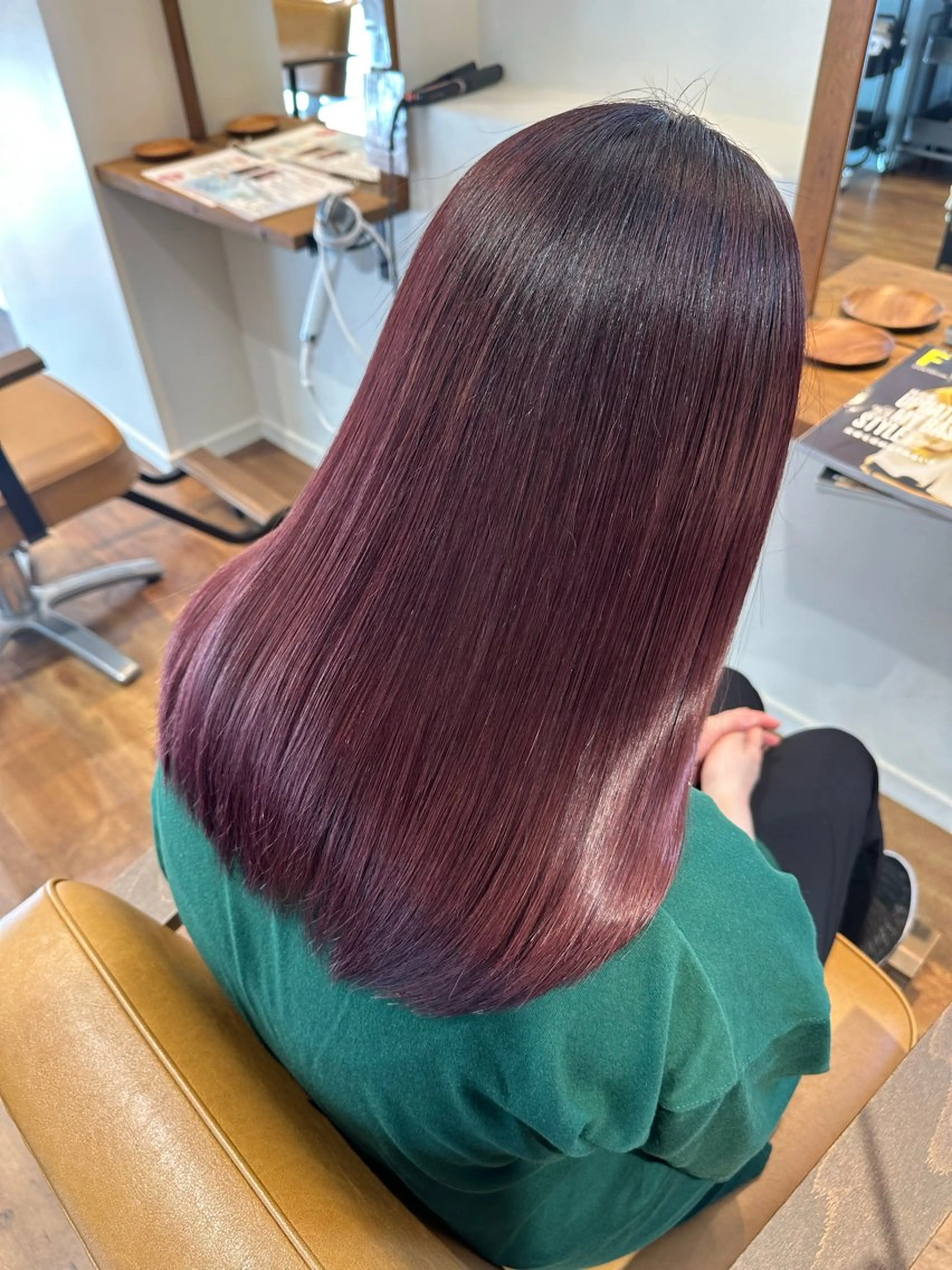 ロング カラー 岡田 渚のヘアスタイル