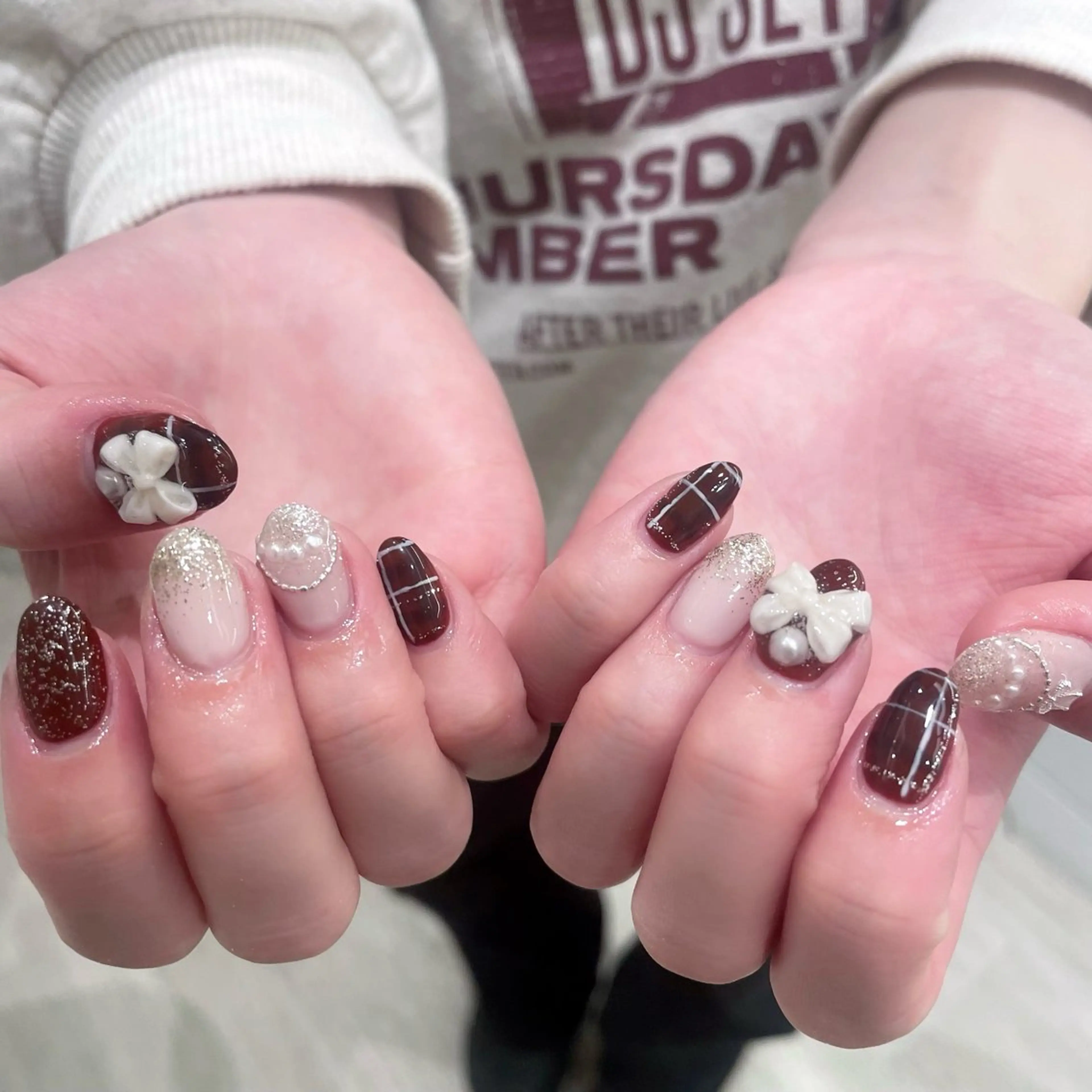 ネイル リボン 冬ネイル クリスマス Tsuki🌙/渋谷 /パラジェルのネイルデザイン