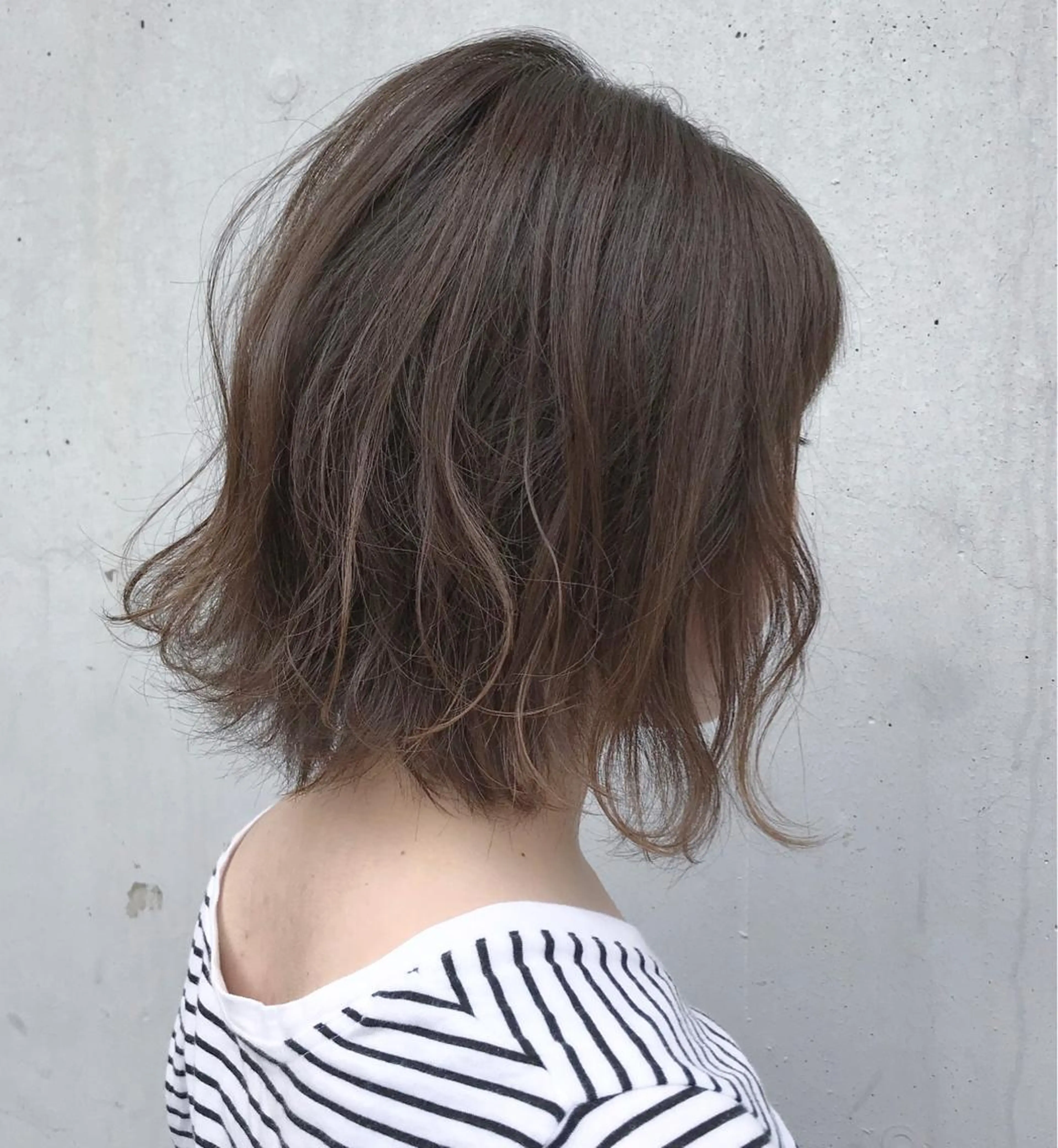 ショート カラー ボブレイヤー アッシュ ベージュカラー ハイライトカラー イルミナカラー ボブ・レイヤーカット 吉敷航一のヘアスタイル