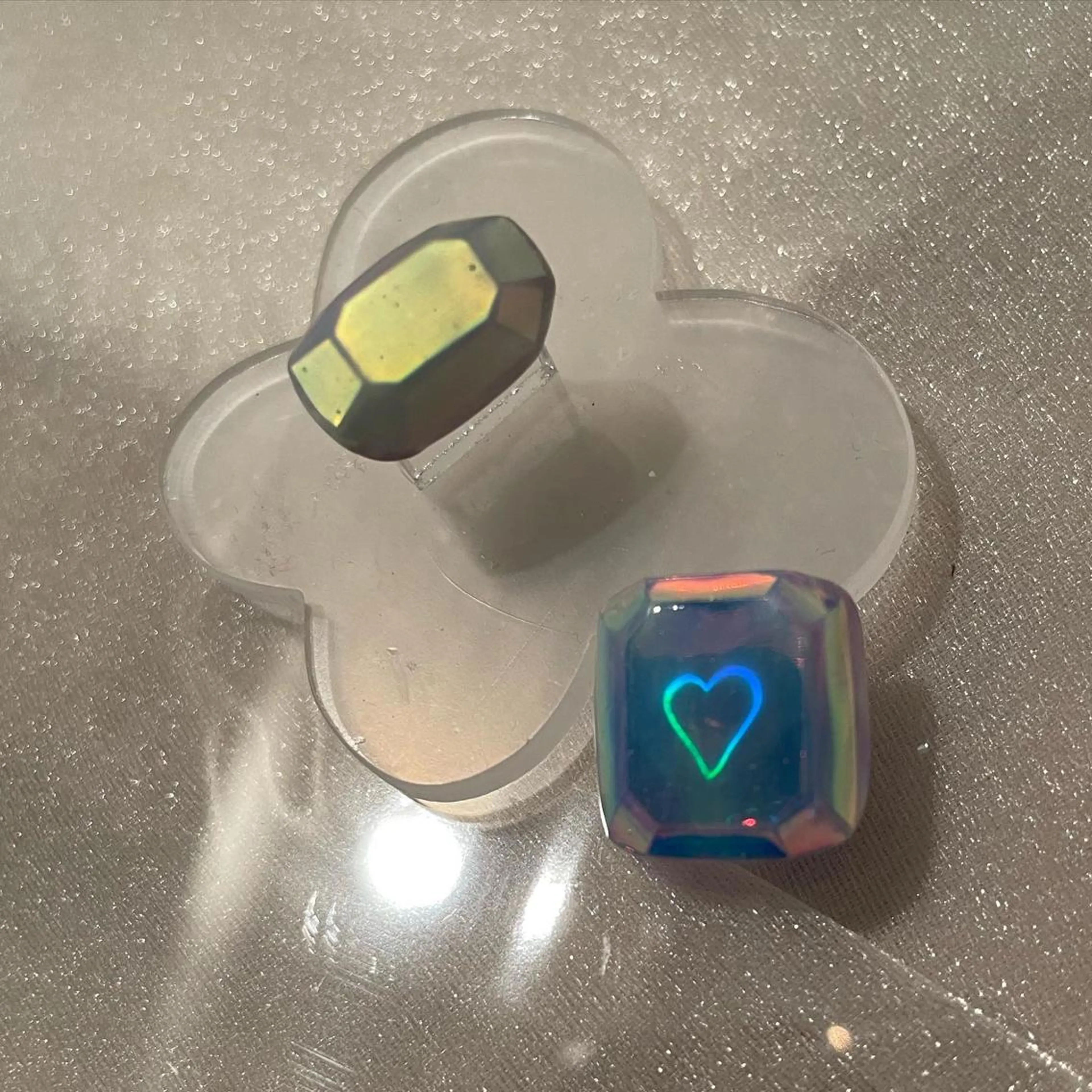 ネイル オーロラネイル フレンチネイル ガーリー ハート 氷ネイル・うるうるネイル ハンドネイル ハンドケア lyly.nail所属・lylynail YUUKAのネイルデザイン