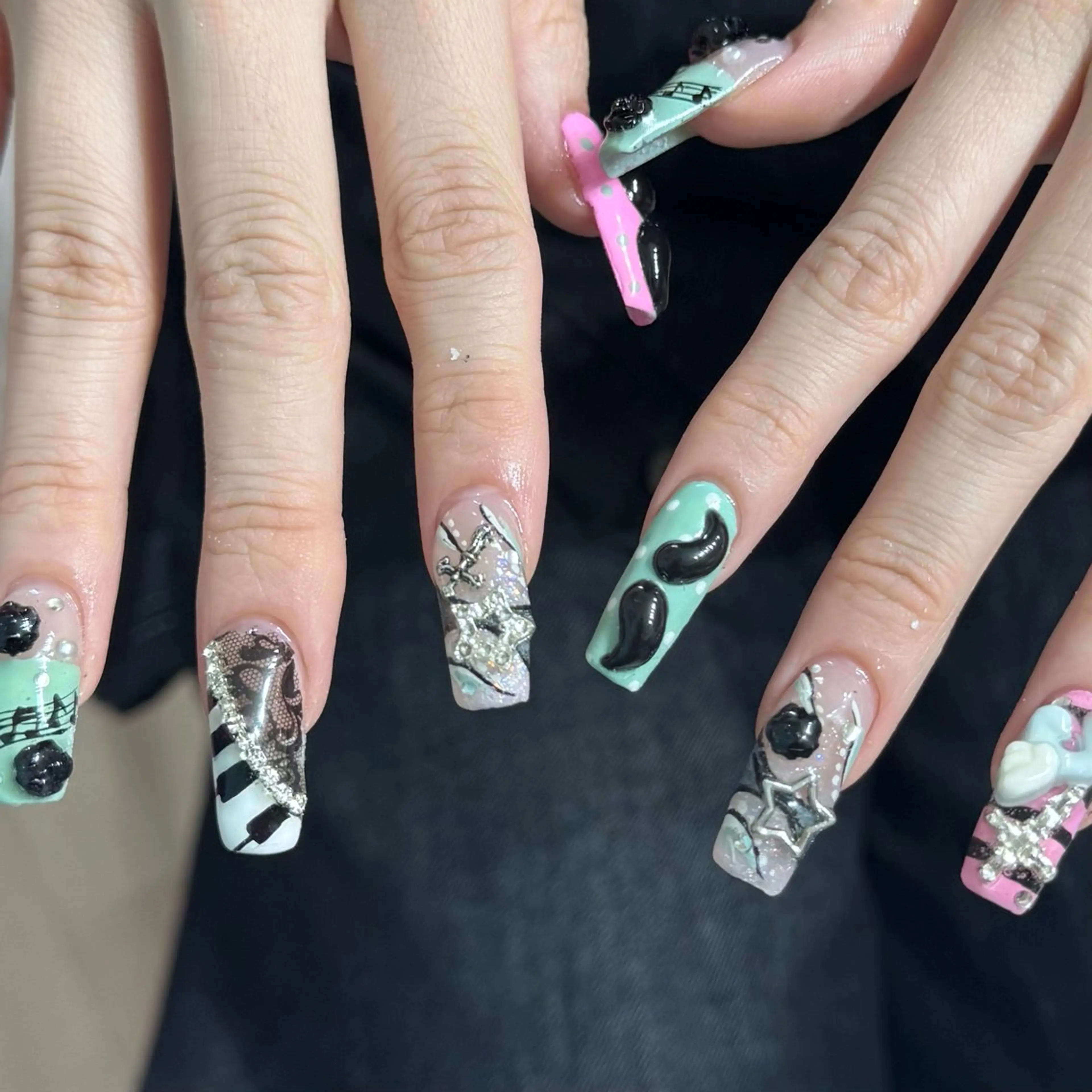 セミロング 小川 柚香のネイルデザイン