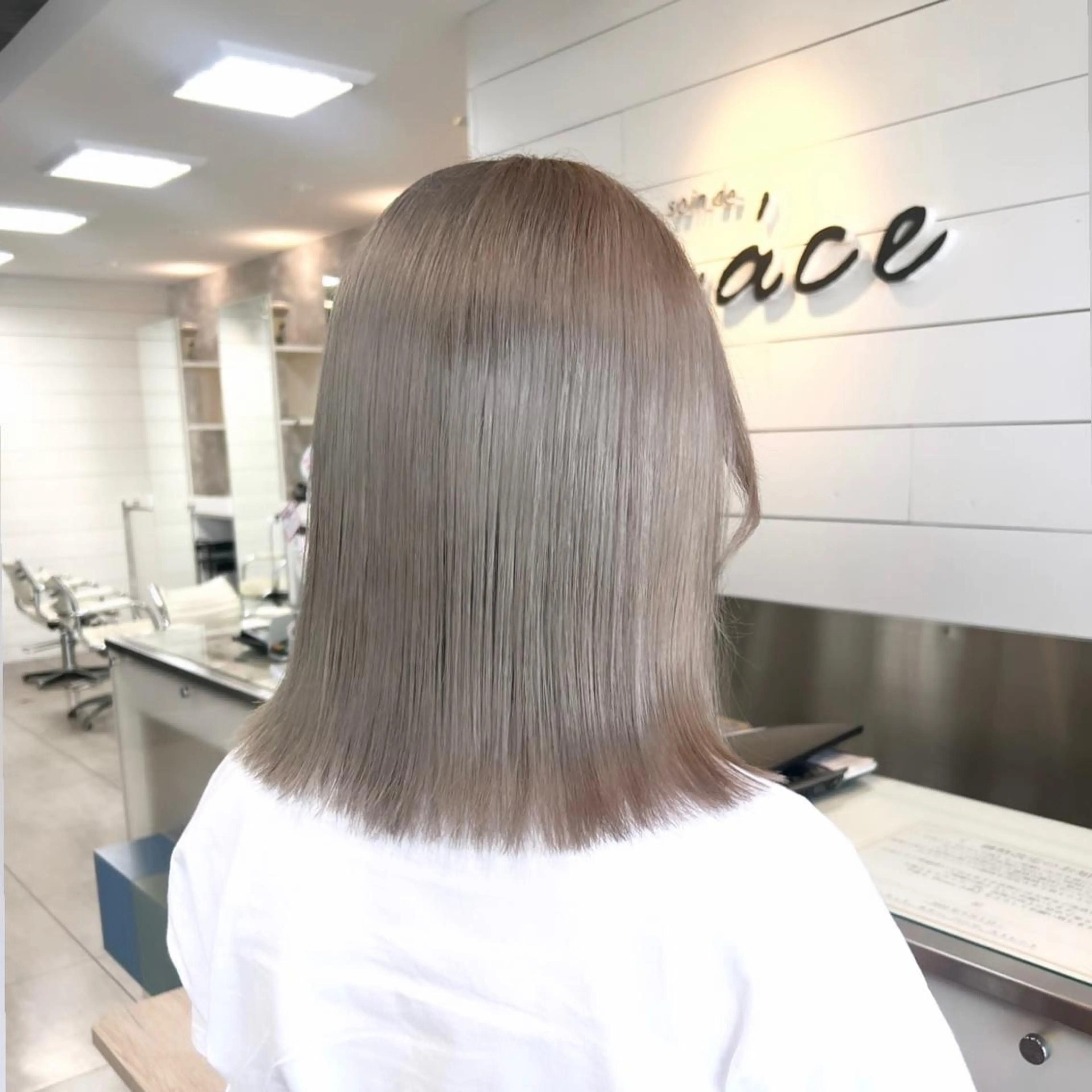 ミディアム three若林 那津のヘアスタイル