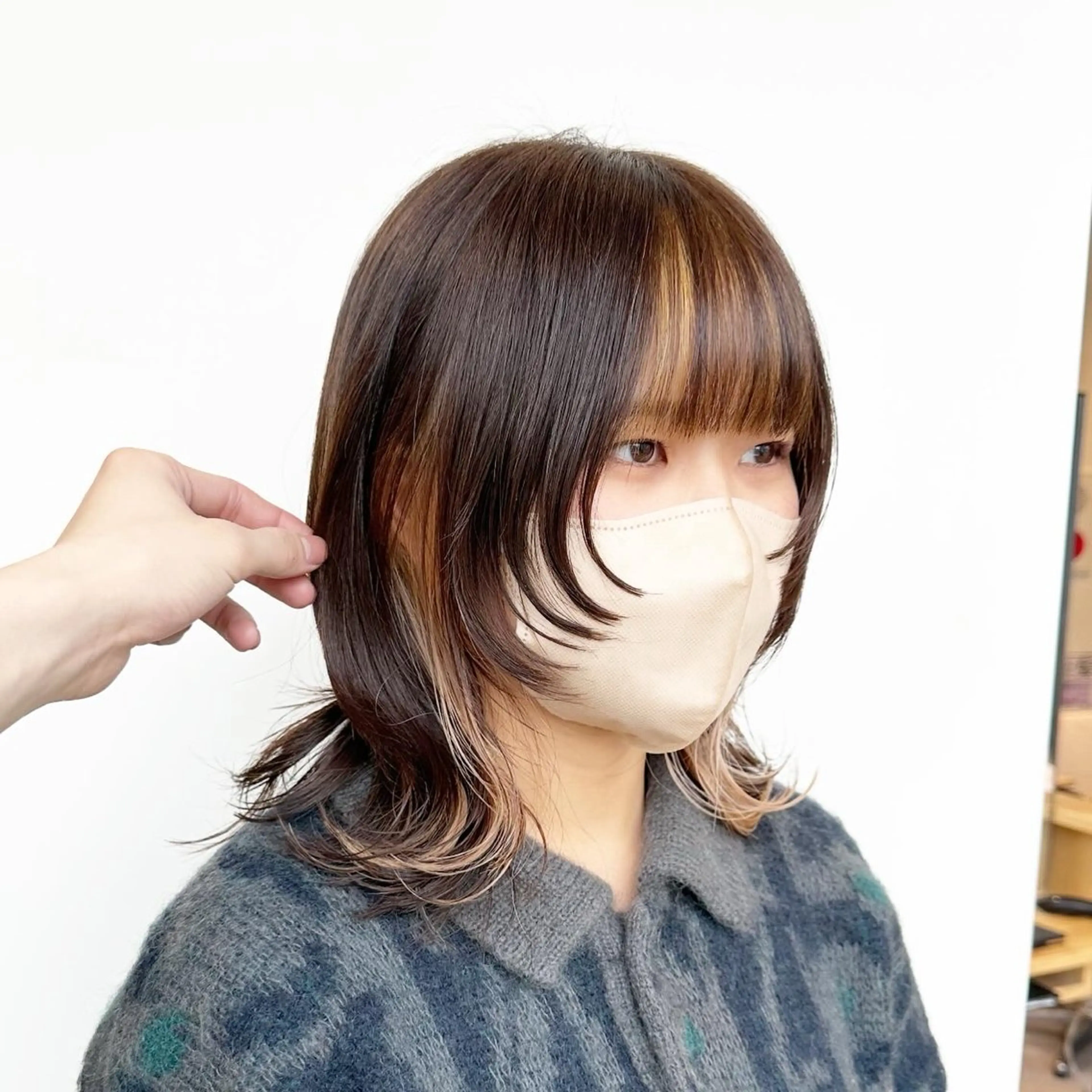 ミディアム カラー デザインカラー ハイトーンカラー インナーカラー ボブ くびれヘア カット ヘアカラー 大阪ウルフカット ハッシュカットのヘアスタイル