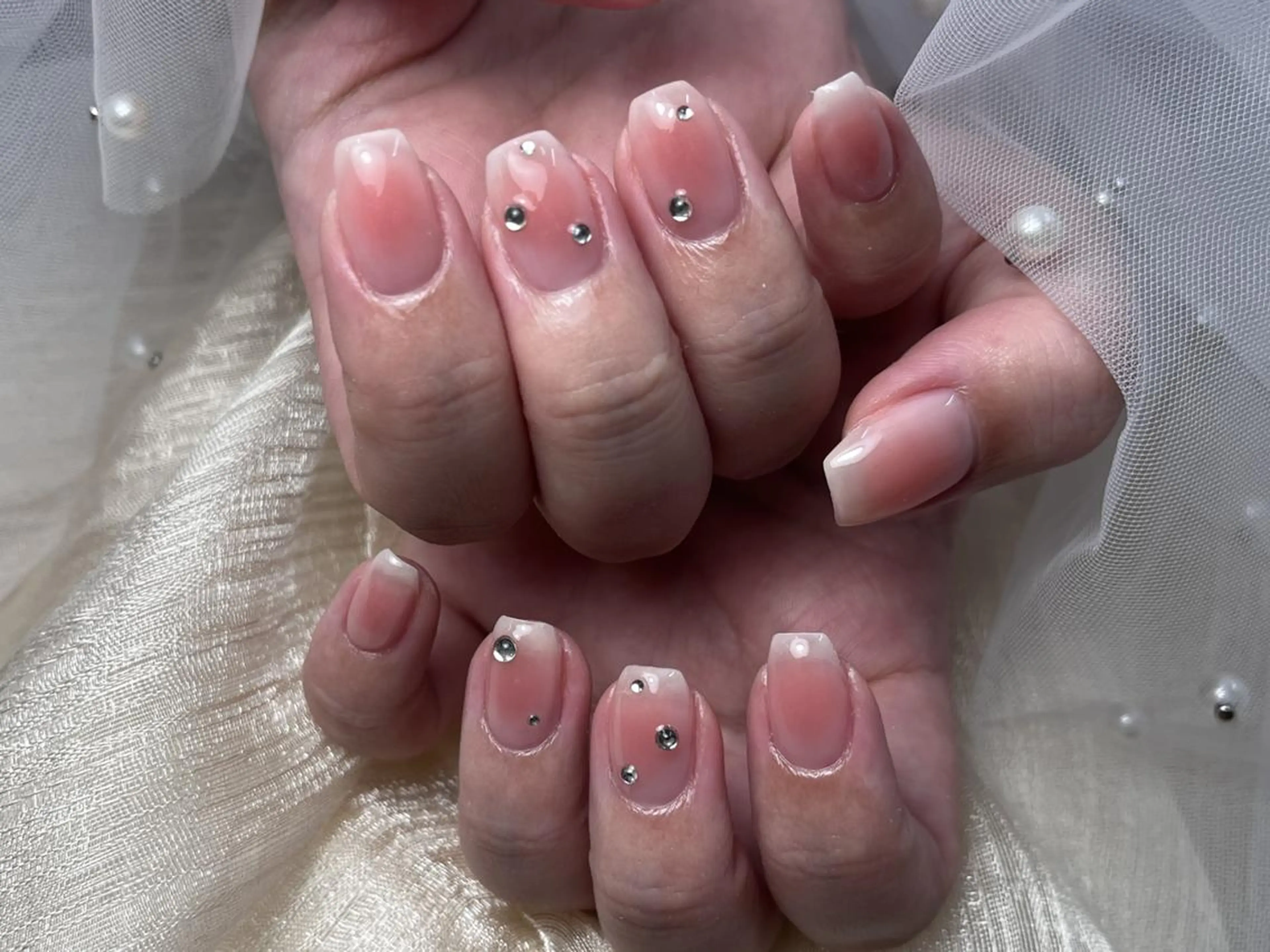 ネイル ピンク シンプルネイル ストーンネイル ハンドネイル ToliyDeliy Nail Salonのネイルデザイン