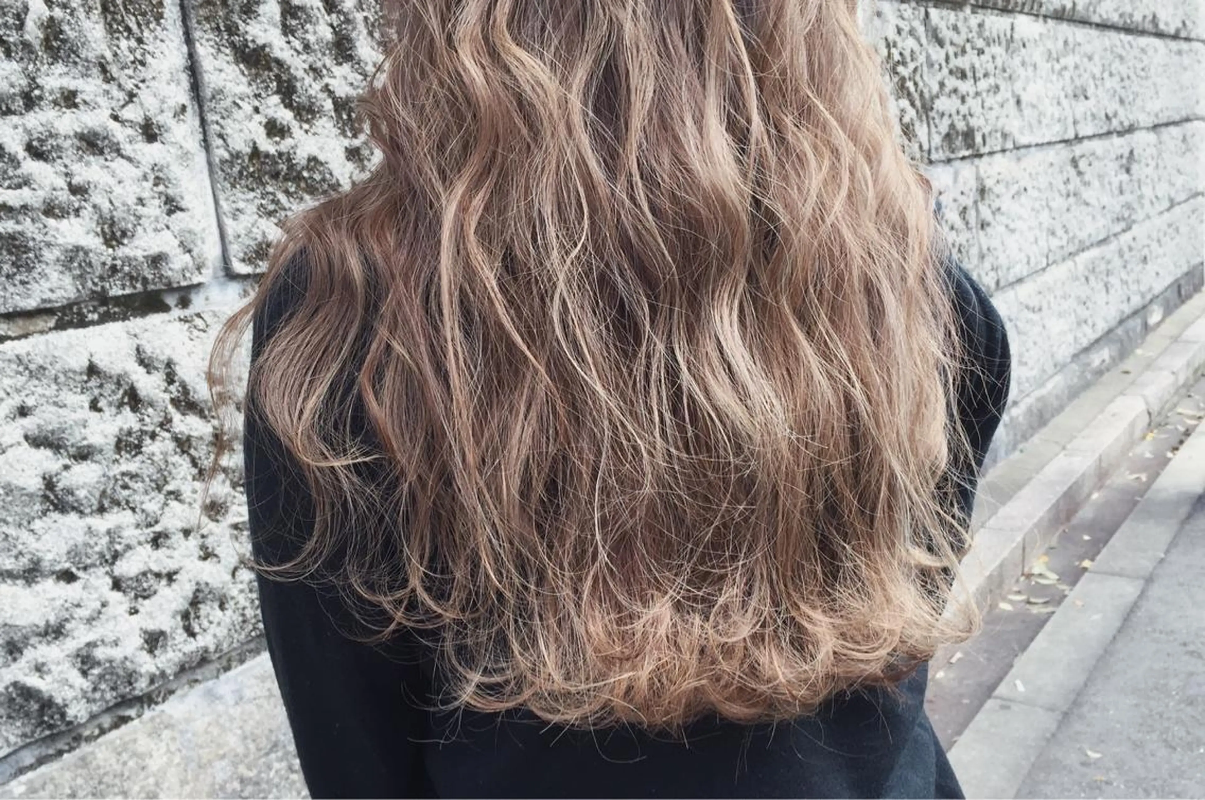 ロング カラー ブラウンカラー ハイライトカラー イルミナカラー ハイライト トリートメント 🌈髪質改善カラーの 🌈坂本侑樹のヘアスタイル