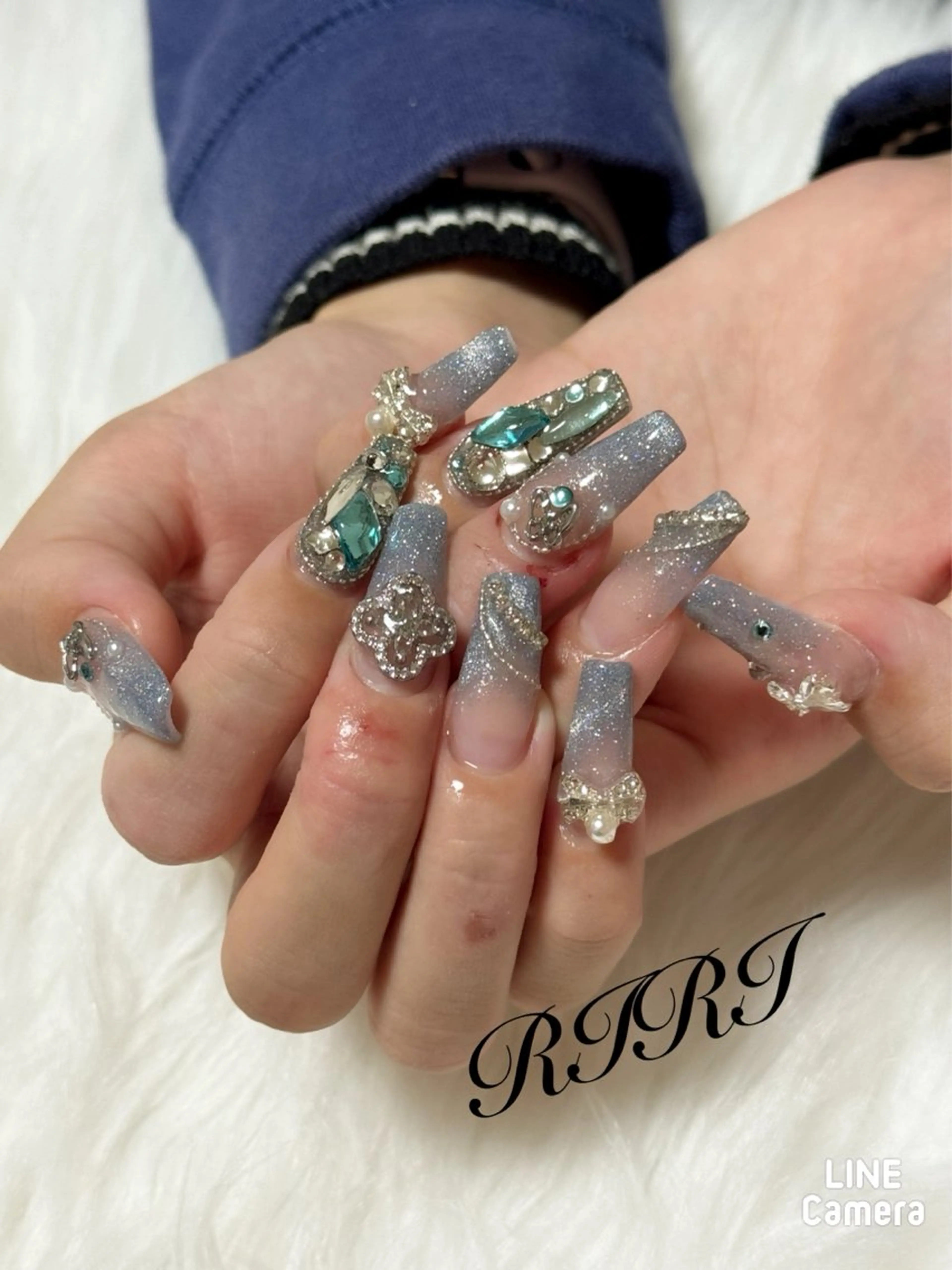 ネイル オーロラネイル ブルー フラッシュネイル ジェルネイル ロングネイル ハンドネイル riri オーナーのネイルデザイン