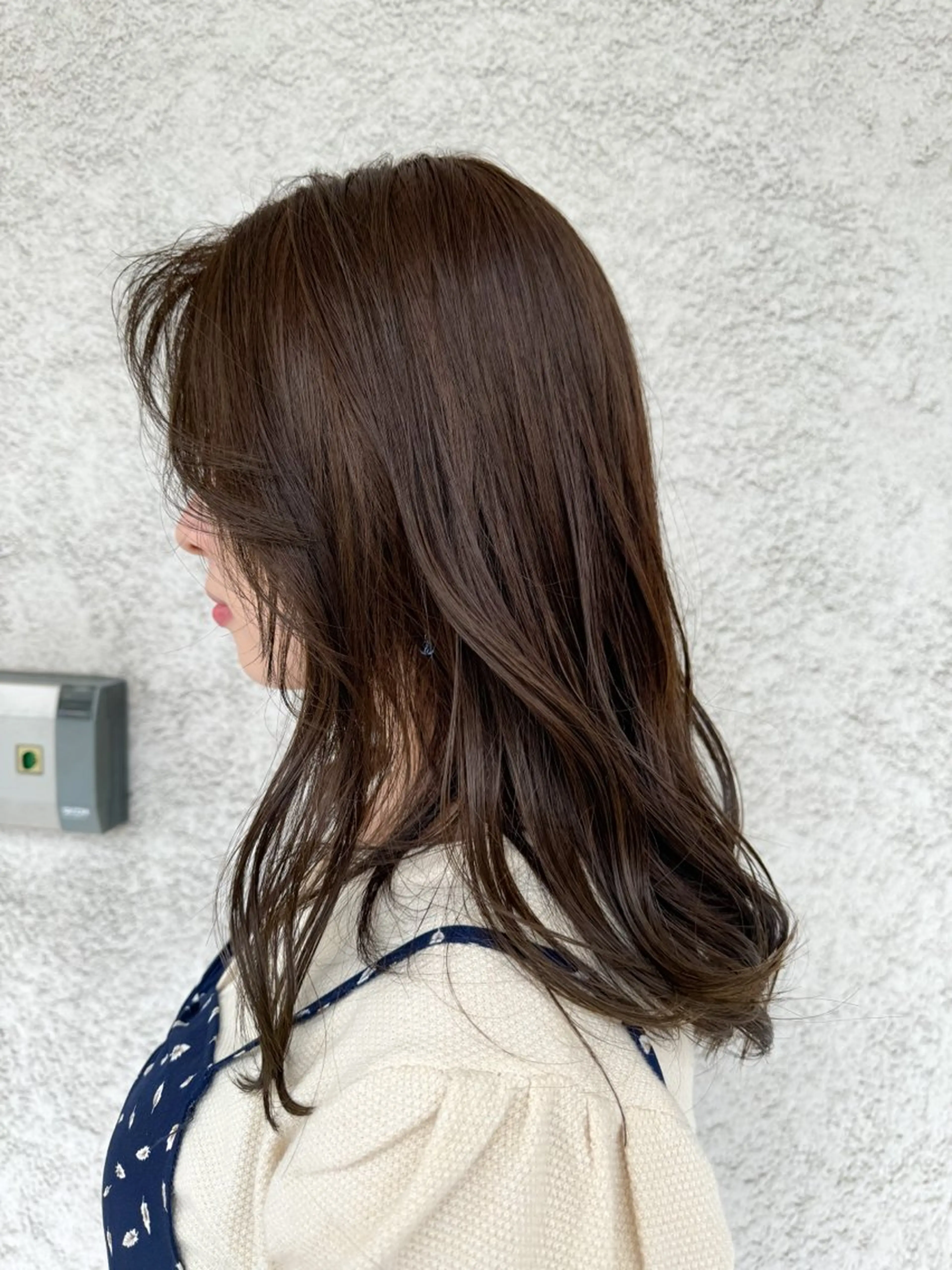 セミロング カラー アッシュ オリーブアッシュ ピンクカラー レイヤーカット カット ヘアカラー 椎葉 祐也のヘアスタイル