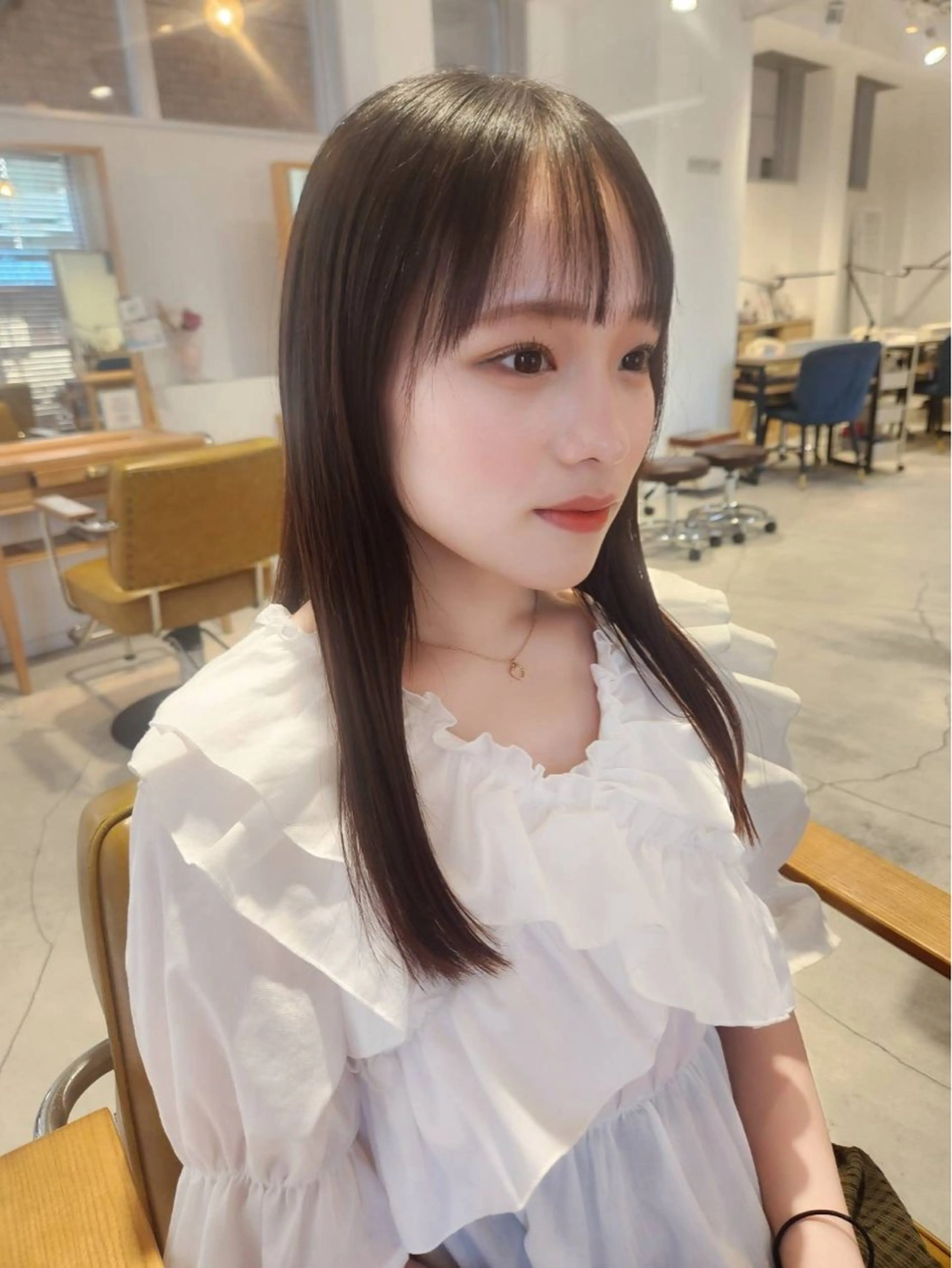 セミロング カラー 和泉田 真白のヘアスタイル