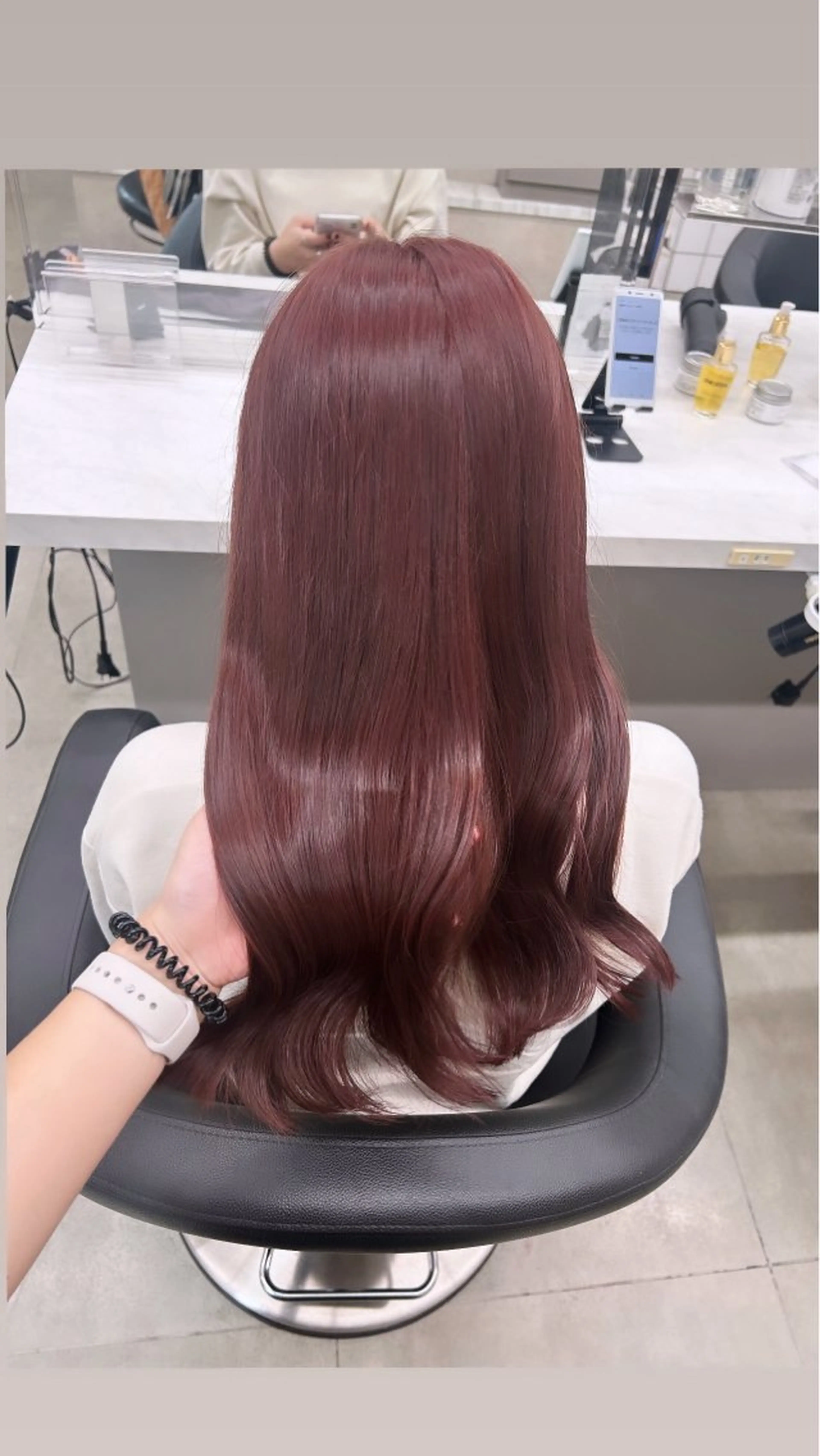 カラー ブリーチ ダブルカラー ブリーチなしカラー 透明感ベージュ🤎 ナチュラルレイヤーのヘアスタイル