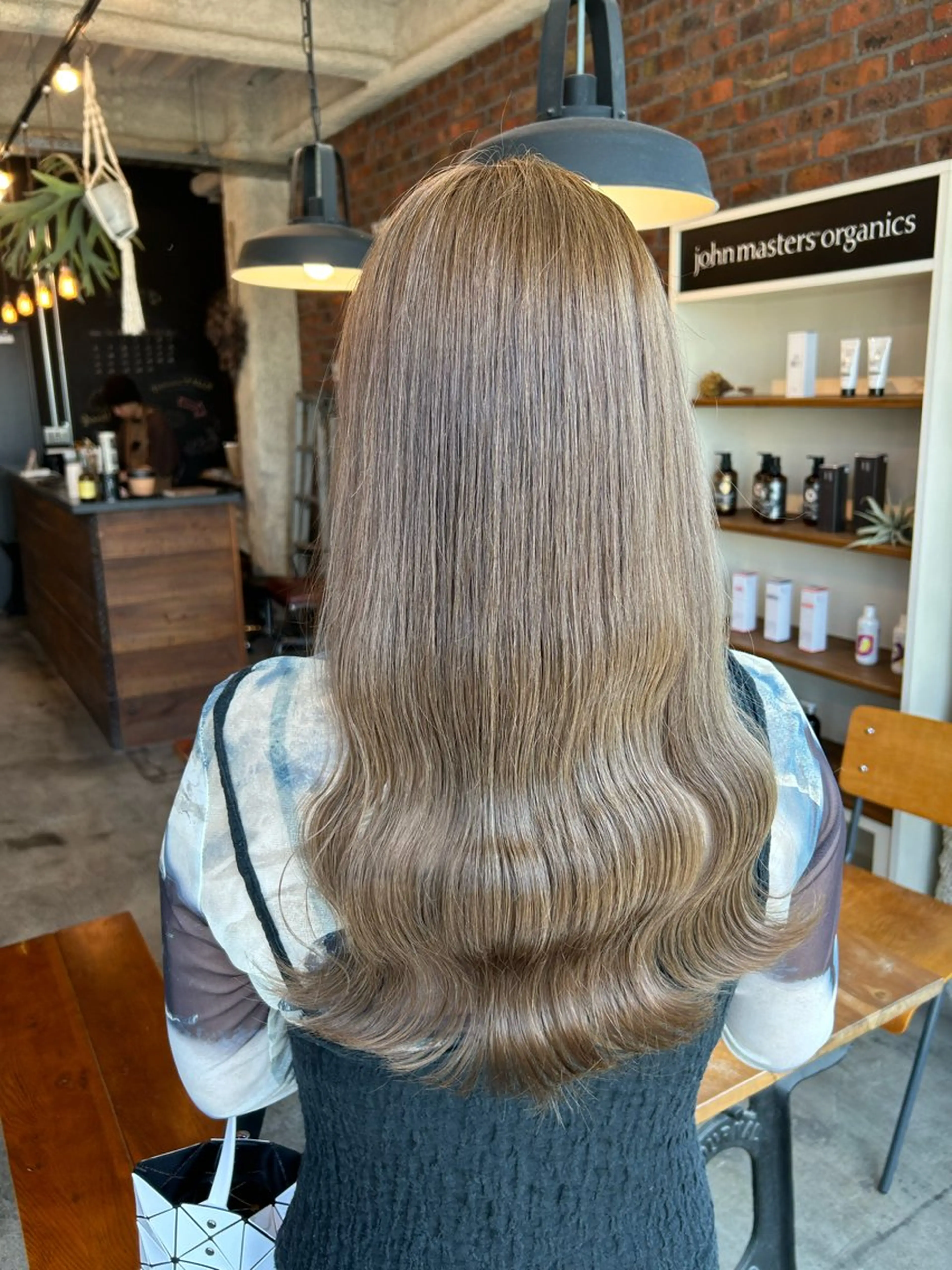 セミロング カラー ベージュカラー ブリーチ ダブルカラー ミルクティーベージュ ブリーチなしカラー ヘアカラー the BRIDGE 加藤みのりのヘアスタイル