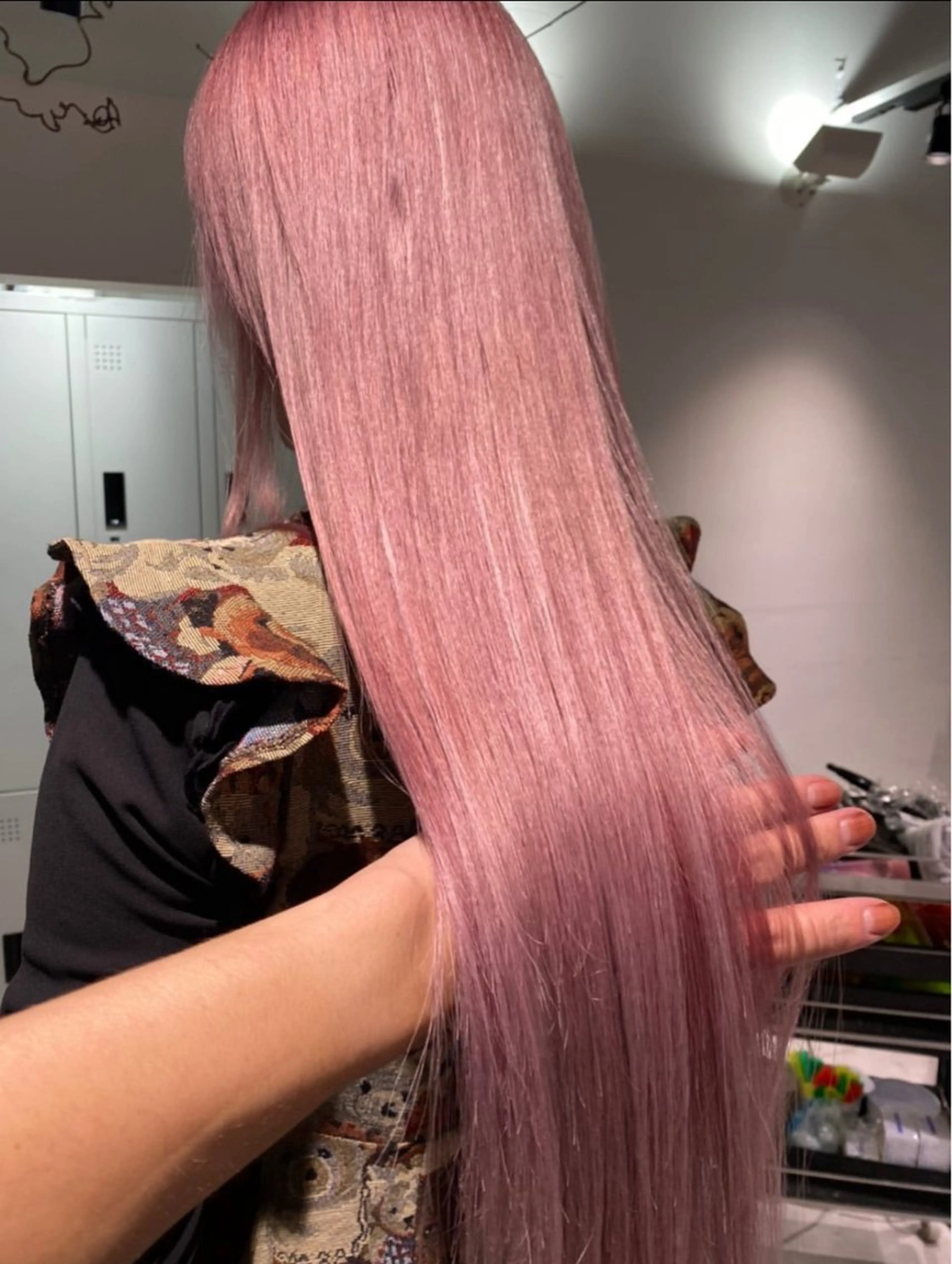 ロング カラー ブリーチ ピンクカラー ヘアカラー トリートメント CHERIEブリーチ ダブルカラー　天神のヘアスタイル