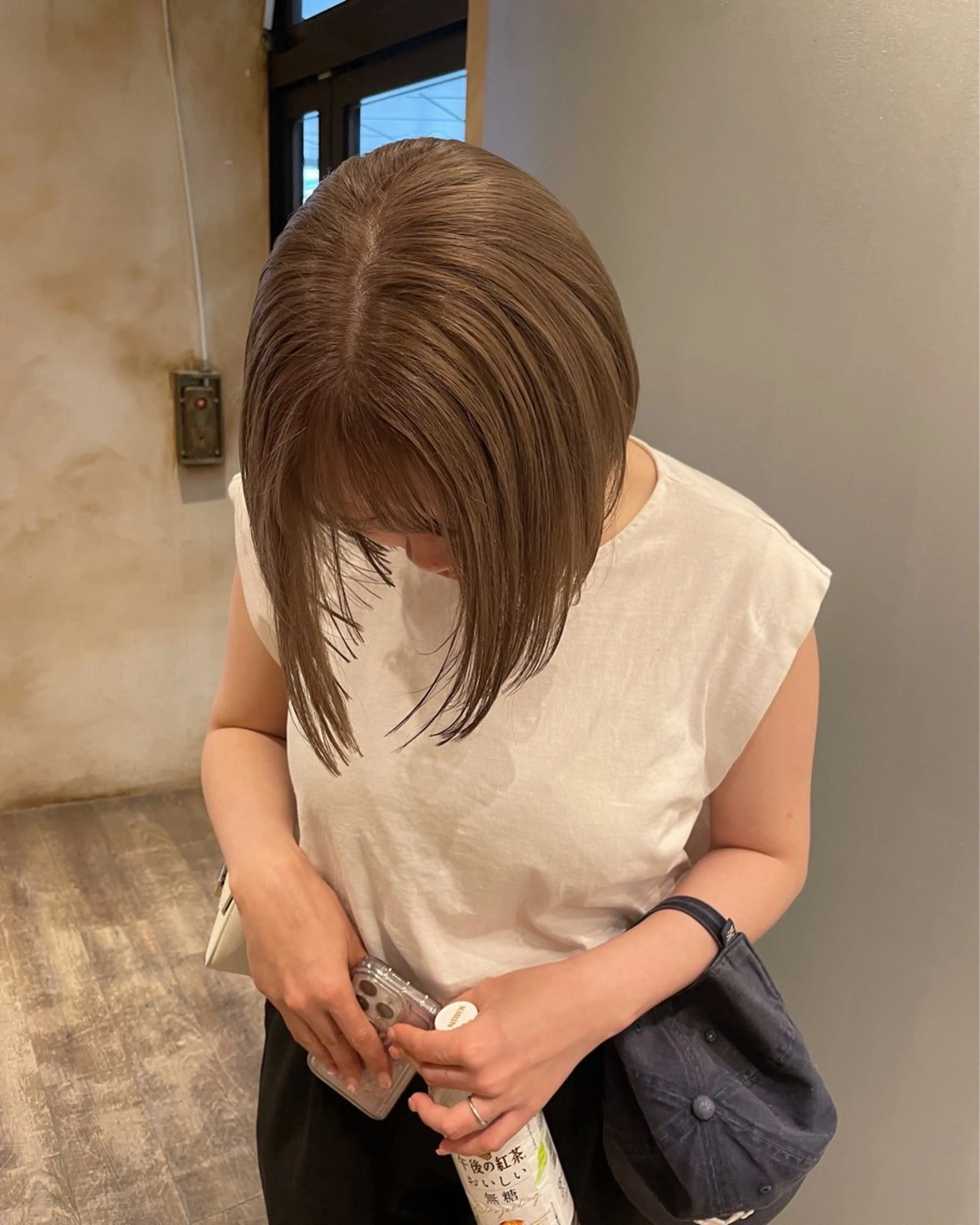 ミディアム カラー ベージュカラー ブリーチ ミルクティーベージュ lot所属・大阪/心斎橋 lot mikuのヘアスタイル