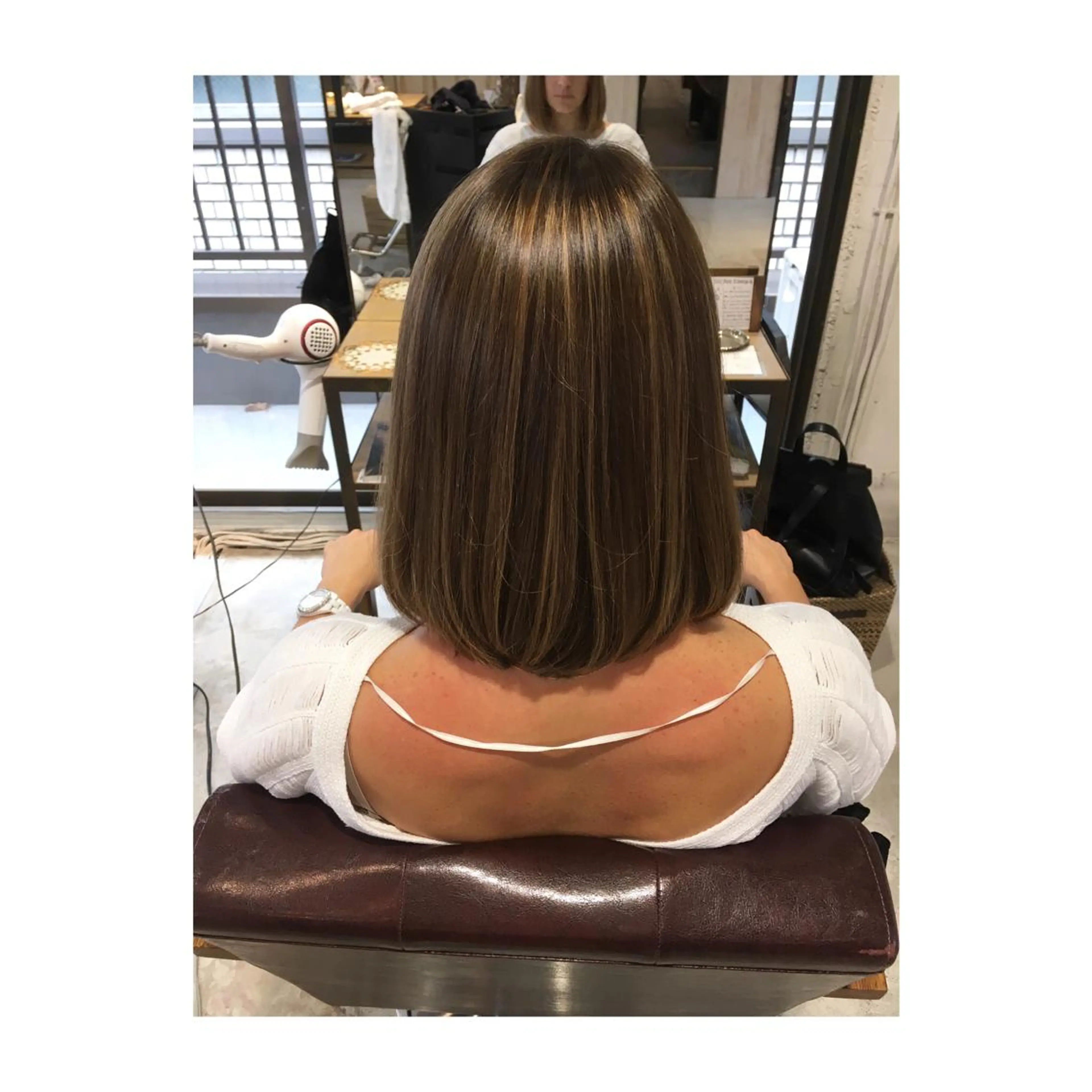 ショート ミディアム カラー ハイライトカラー ボブ 外国人風カラー ハイライト アオガミ （前髪顔周りカット）のヘアスタイル