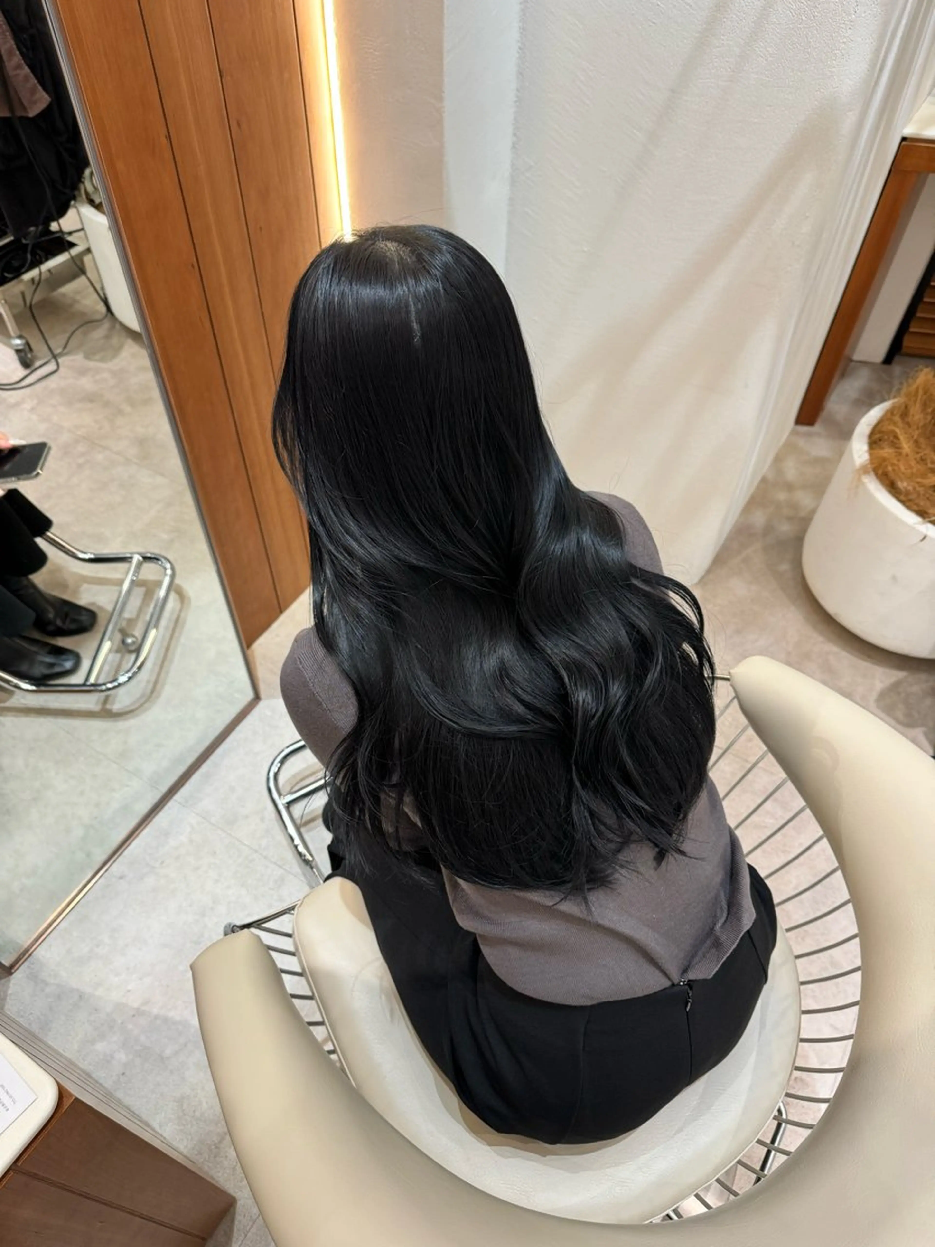 ロング カラー 黒髪 ブルーカラー ブルーブラック ダークグレー ダークグレージュ カット 縮毛矯正 トリートメント ヘアセット 韓国レイヤー🇰🇷 韓国研修◎渋谷カイトのヘアスタイル