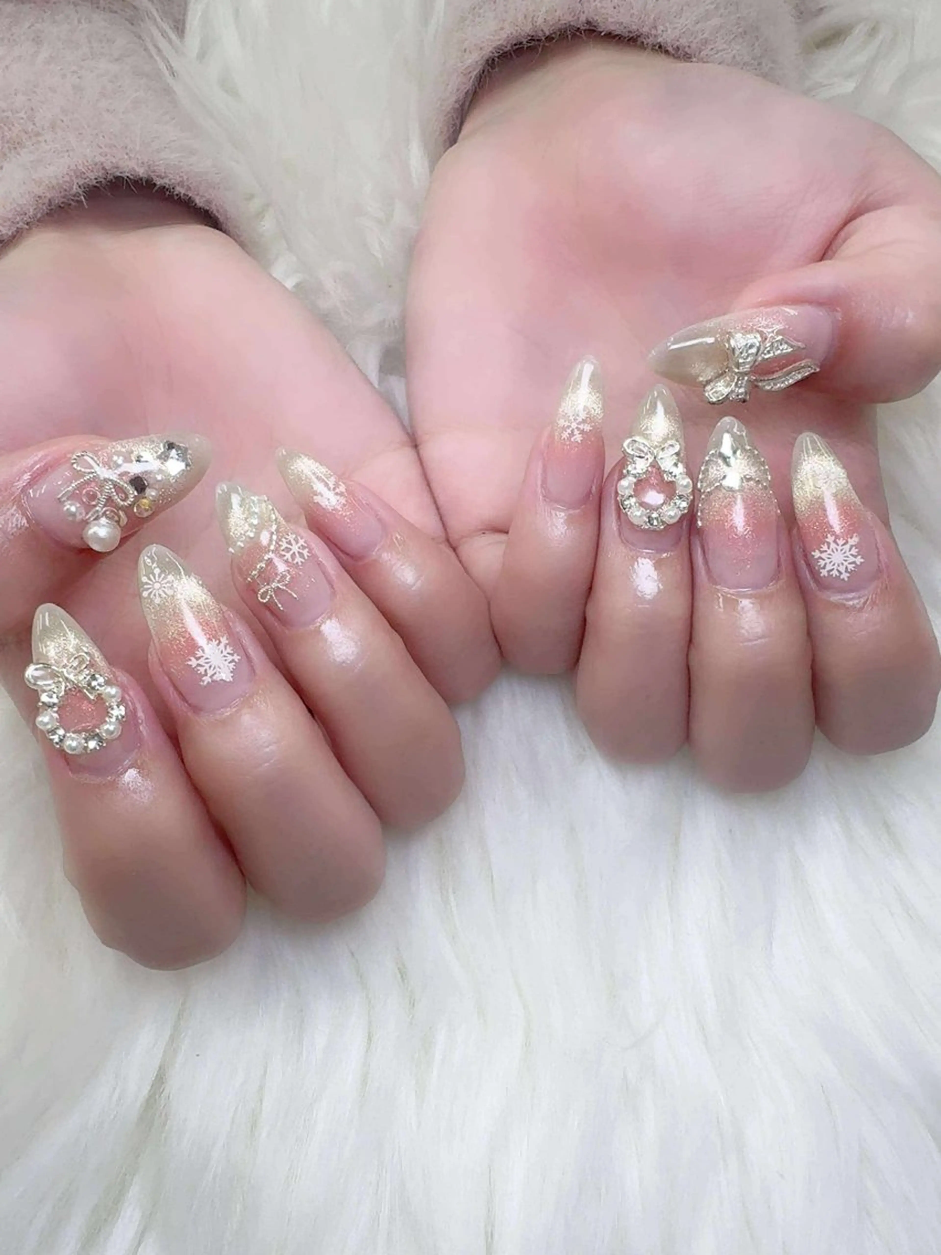 ネイル フレンチネイル グラデーション キラキラネイル 韓国ネイル マグネットネイル ハンドネイル ハンドケア Hara Nail 【パラジェル使用】のネイルデザイン