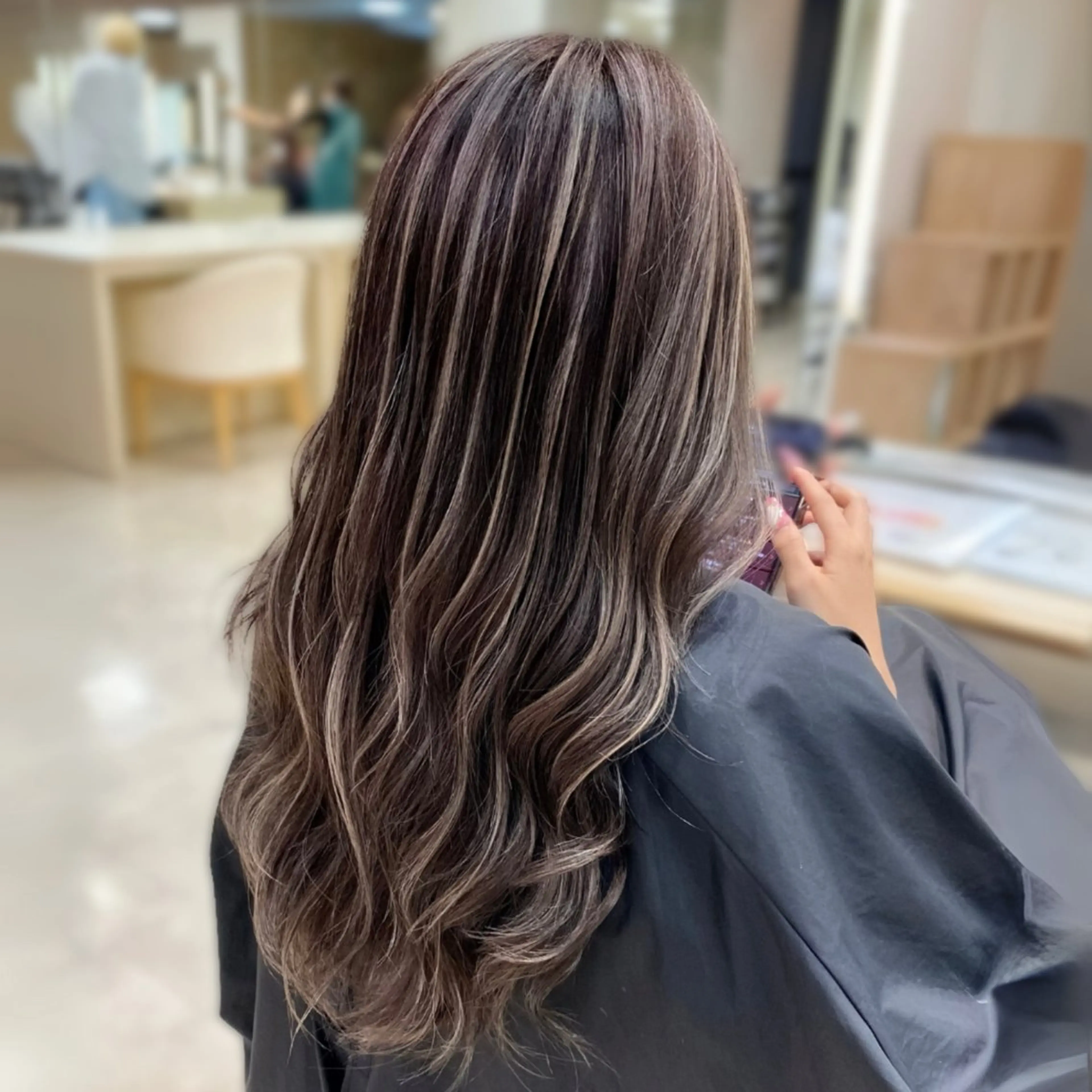 ロング カラー バレイヤージュ ブリーチ デザインカラー ハイライトカラー 外国人風カラー カット ヘアカラー トリートメント 銀座/ハイライト特化 🌿ブリーチ/片山のヘアスタイル