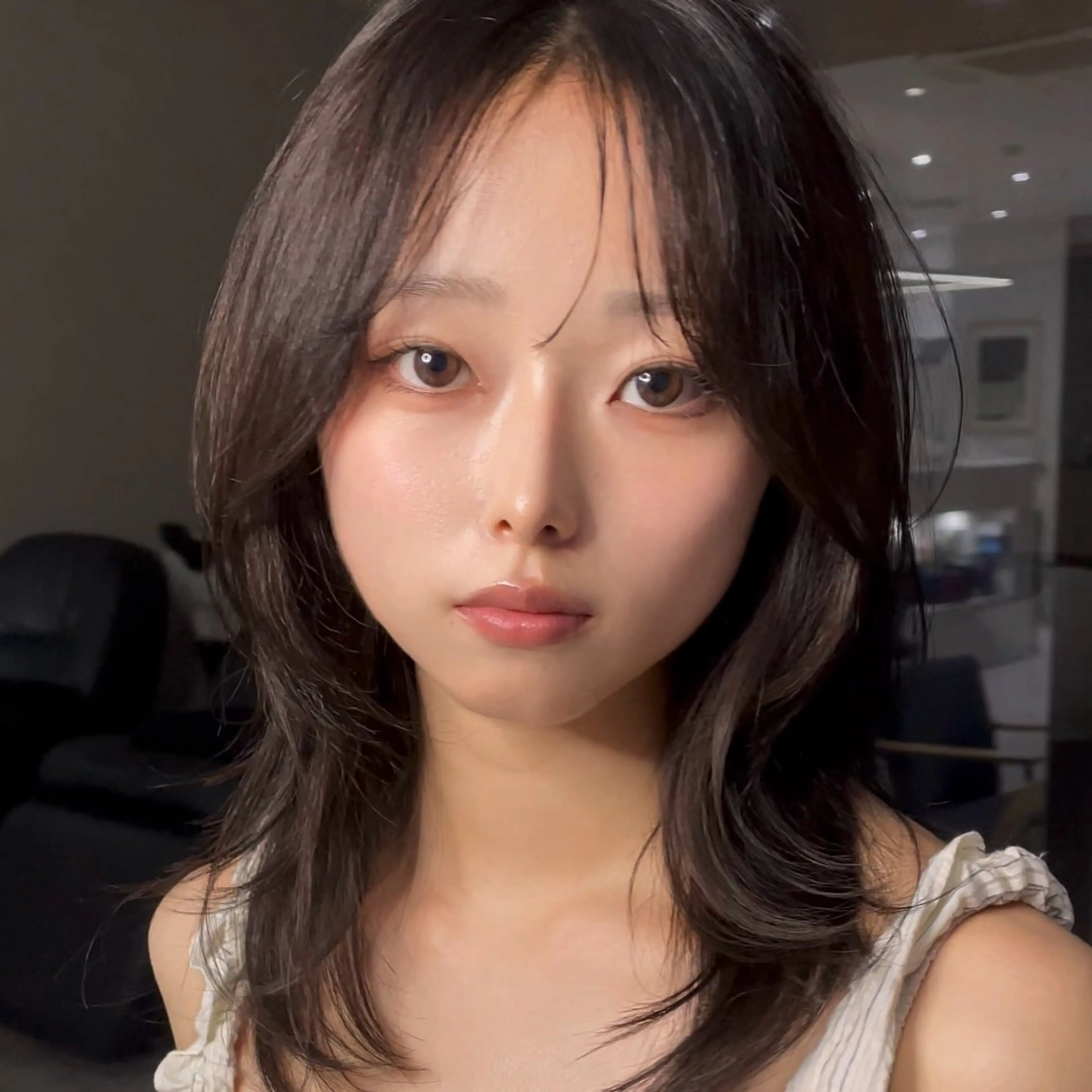 ミディアム ケアカラー ハッシュカット ハイレイヤー 髪質改善 韓国風ヘア カット ヘアカラー トリートメント ヘッドスパ ヘアセット ハッシュカット🖤 レイヤー/透けカラーのヘアスタイル