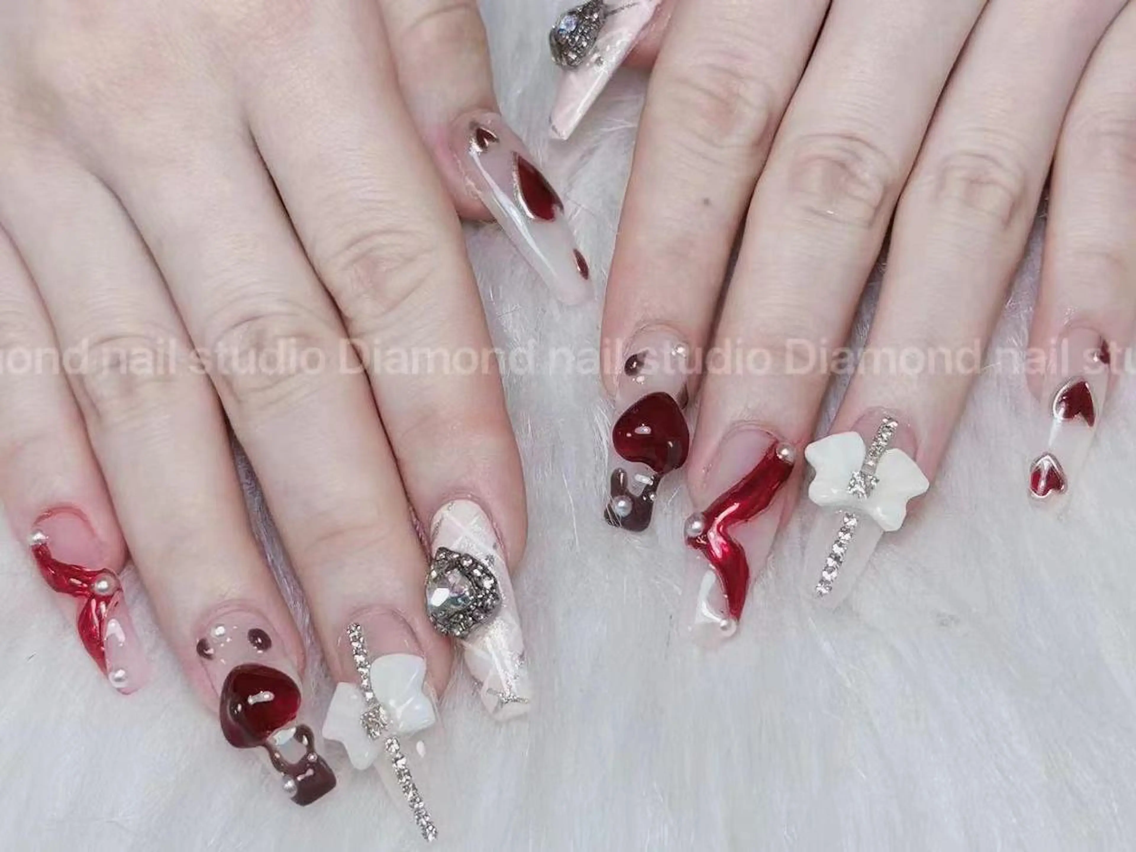 ミディアム ハンドネイル DIAMOND 💅のネイルデザイン