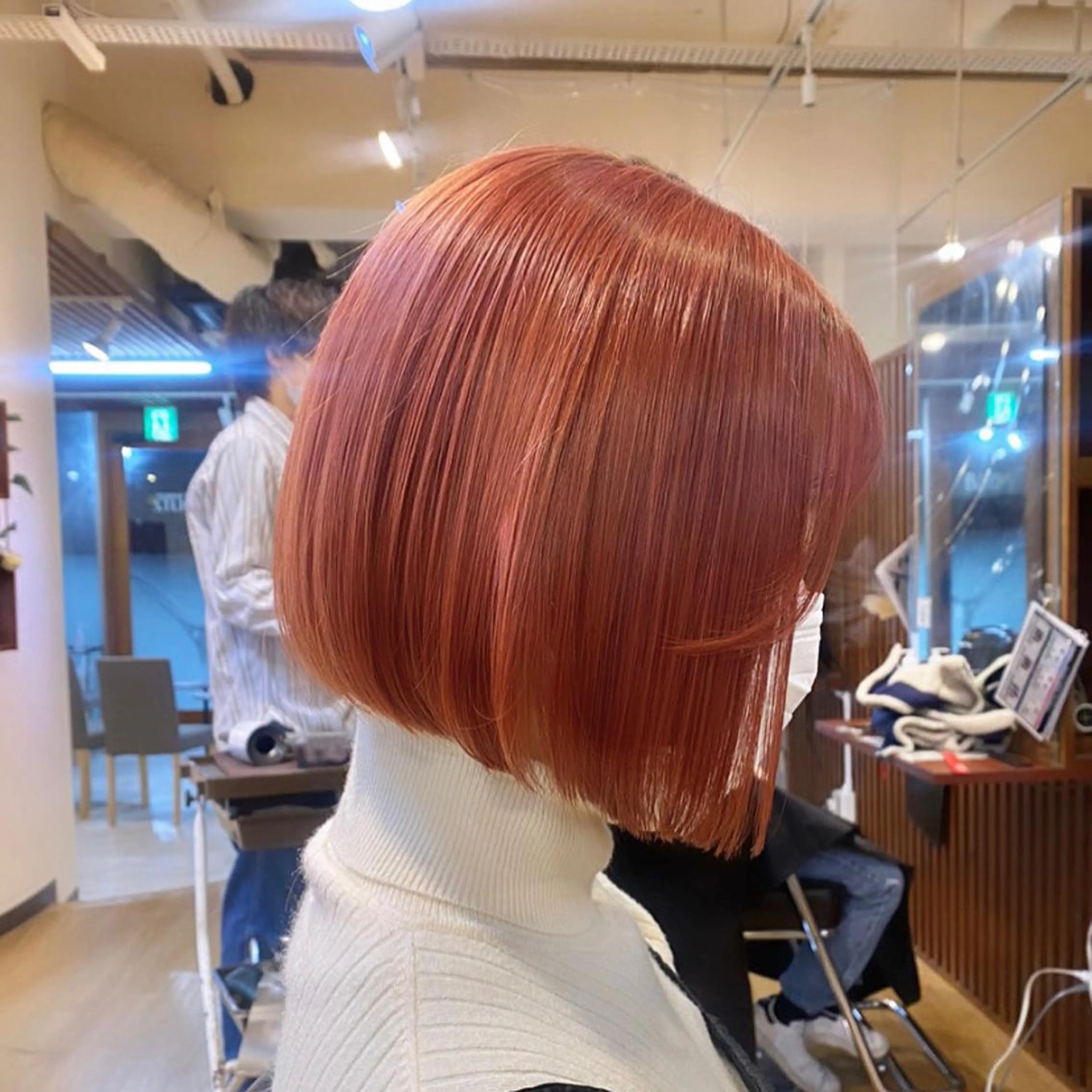 【ショート〜ボブ限定】ケアブリーチ+カラー+カットの写真