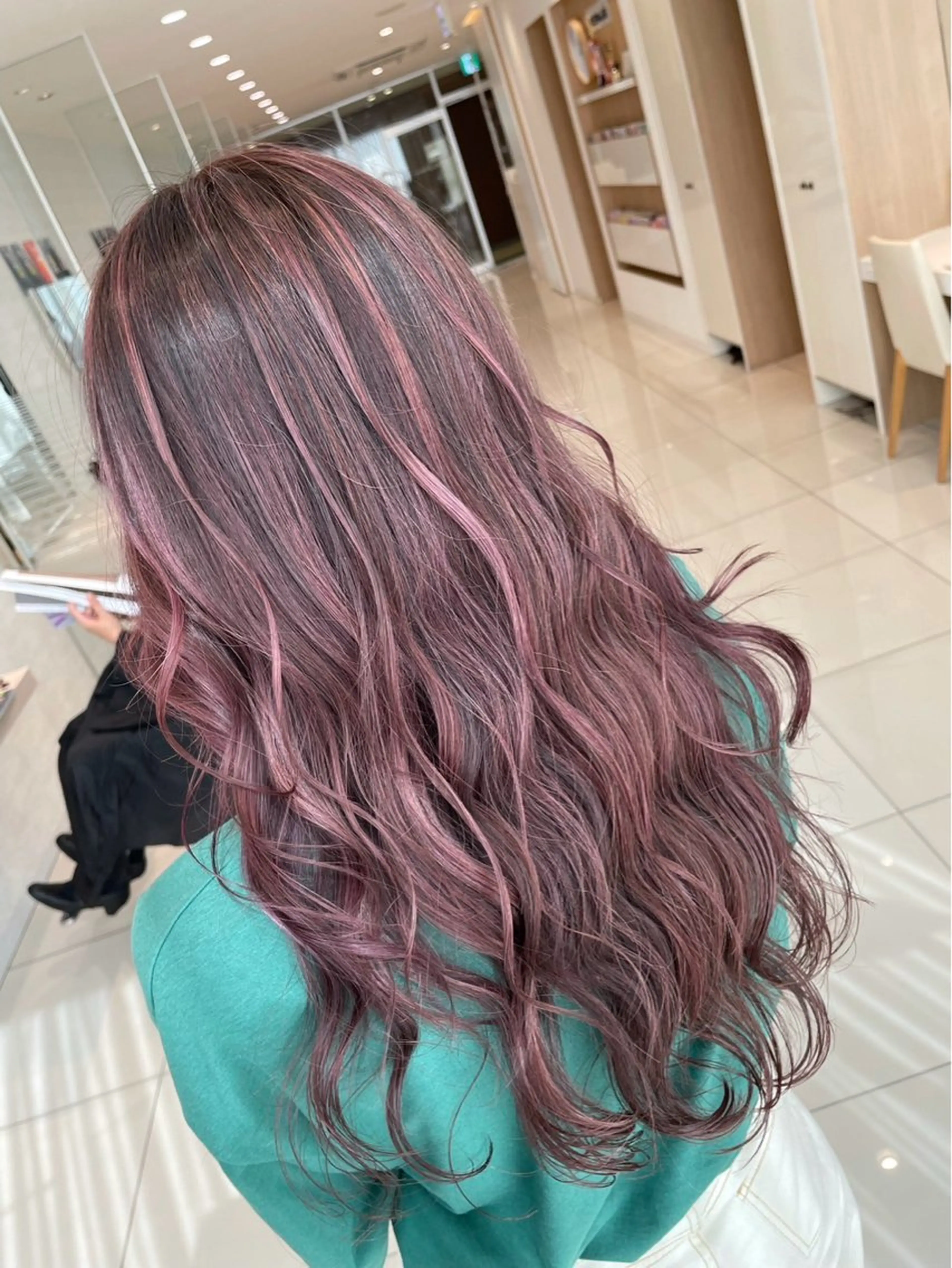 ブリーチ可‼️Wカラー＋oggiの最上級プラチナムケアトリートメントの写真