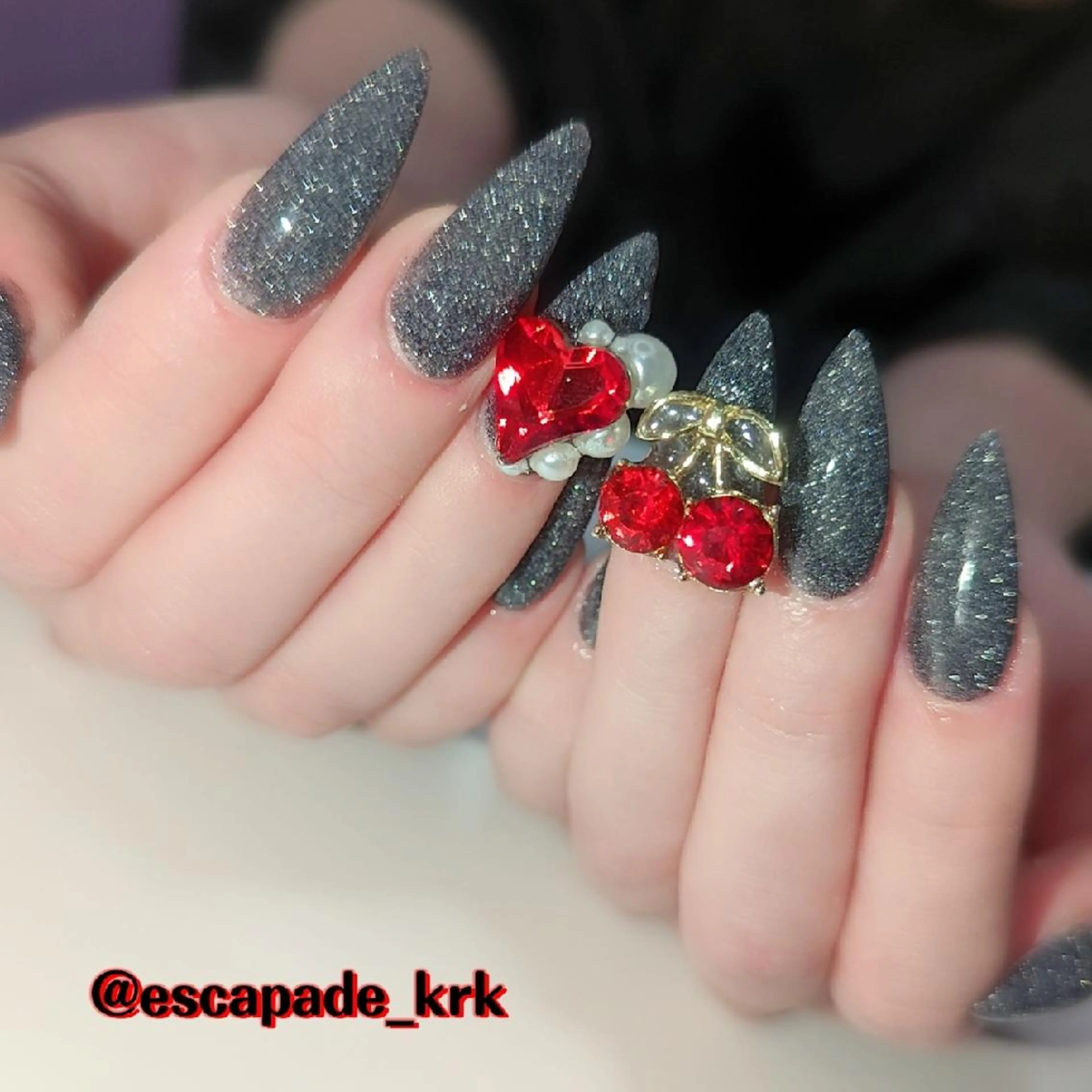 ミディアム ネイル ハンドネイル クロキ 。のネイルデザイン