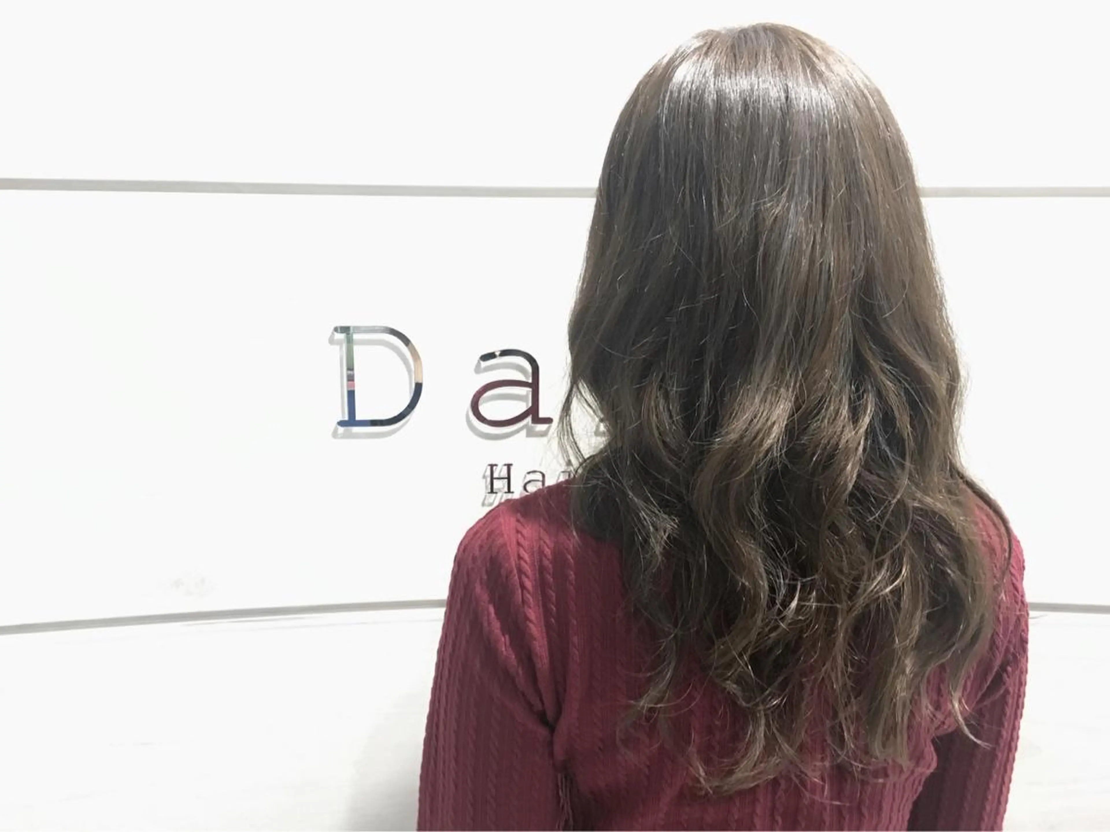 セミロング カラー アッシュ ハイライトカラー シルバー シルバーアッシュ ハイライト salowin郡山所属・佐藤 結花のヘアスタイル