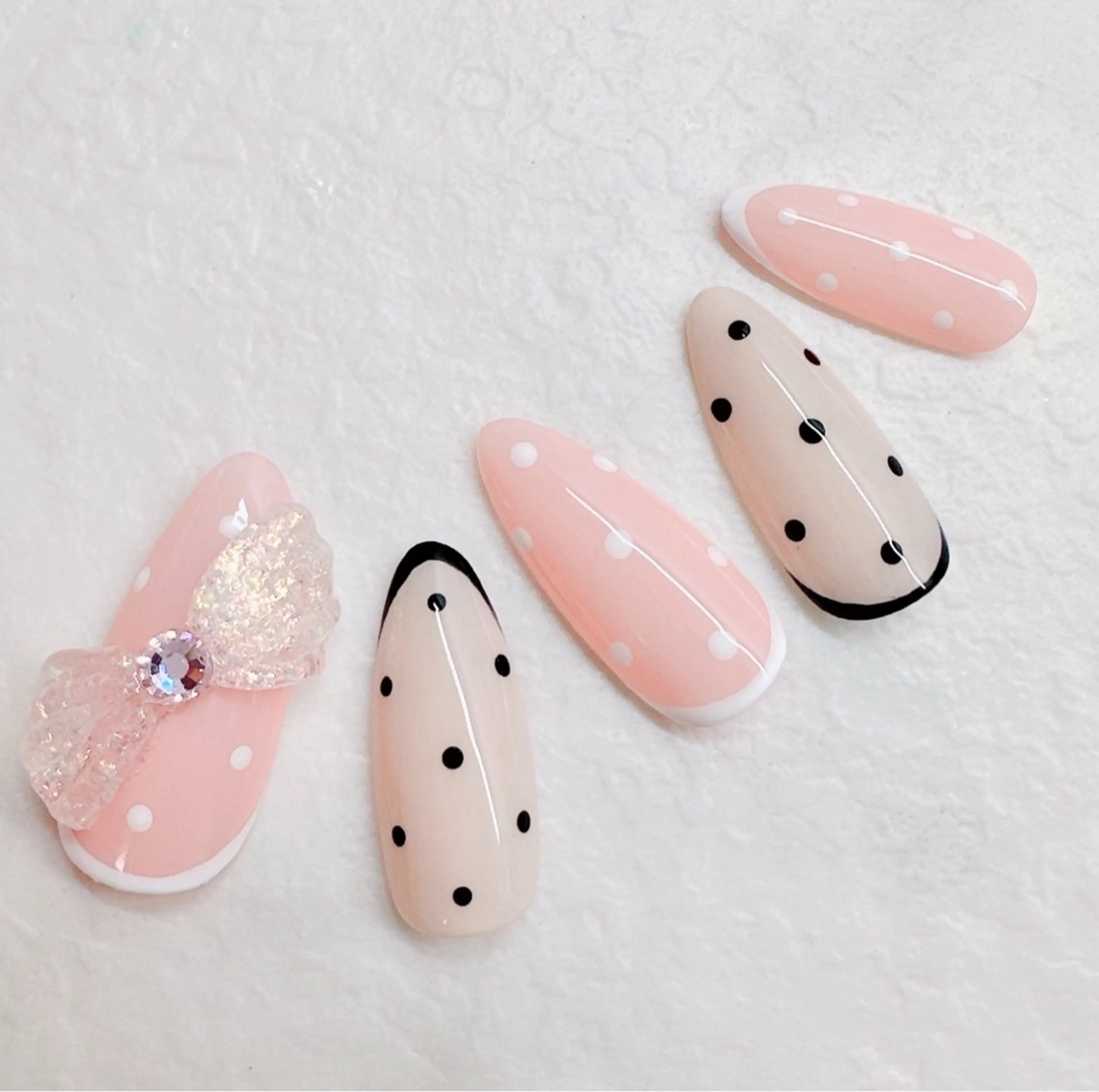 フレンチネイル(ベースカラーあり)の写真