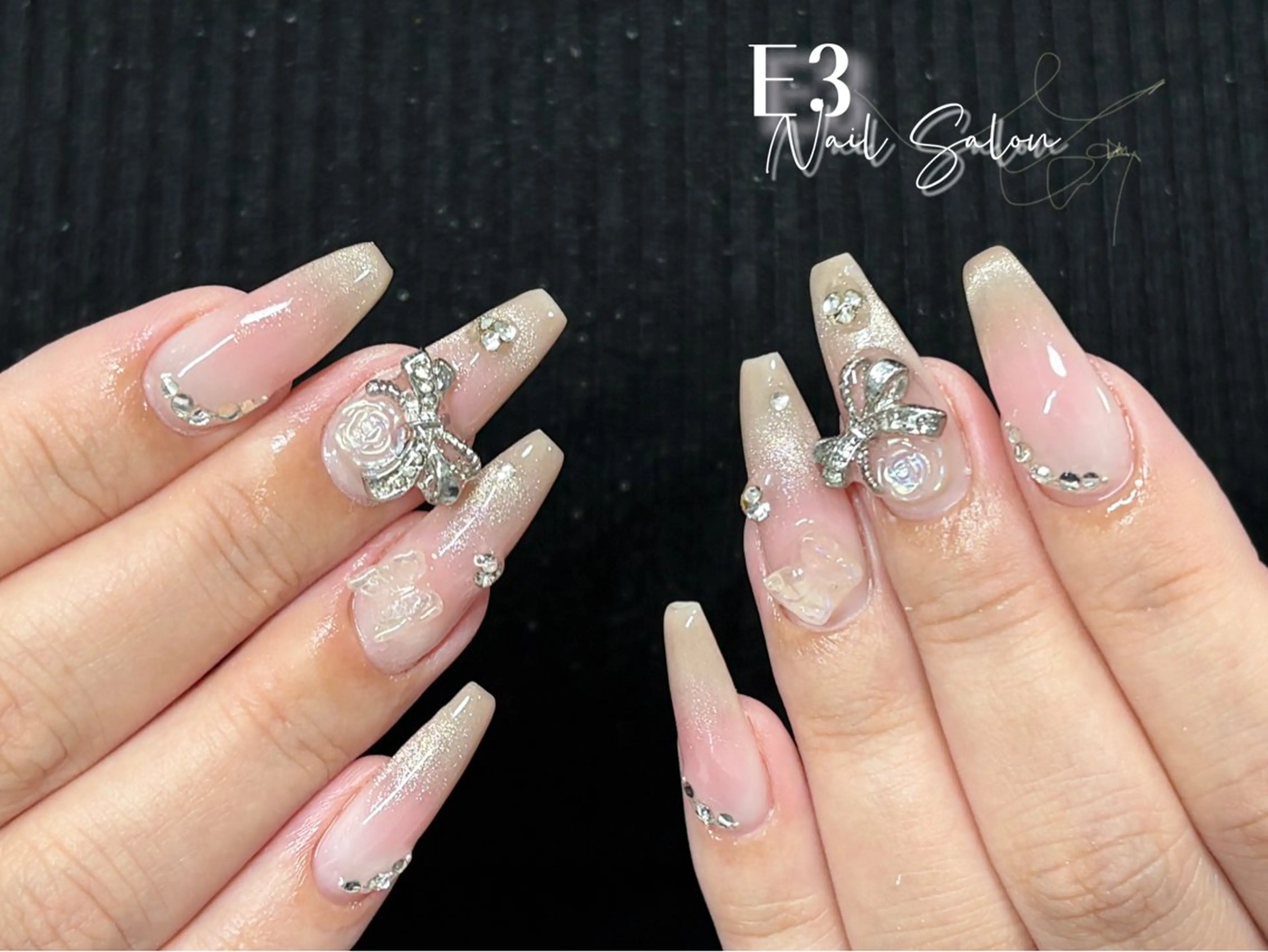 ネイル フレンチネイル ジェルネイル ガラスフレンチ グラデーション キラキラネイル ハンドネイル E3 Nail Salonのネイルデザイン