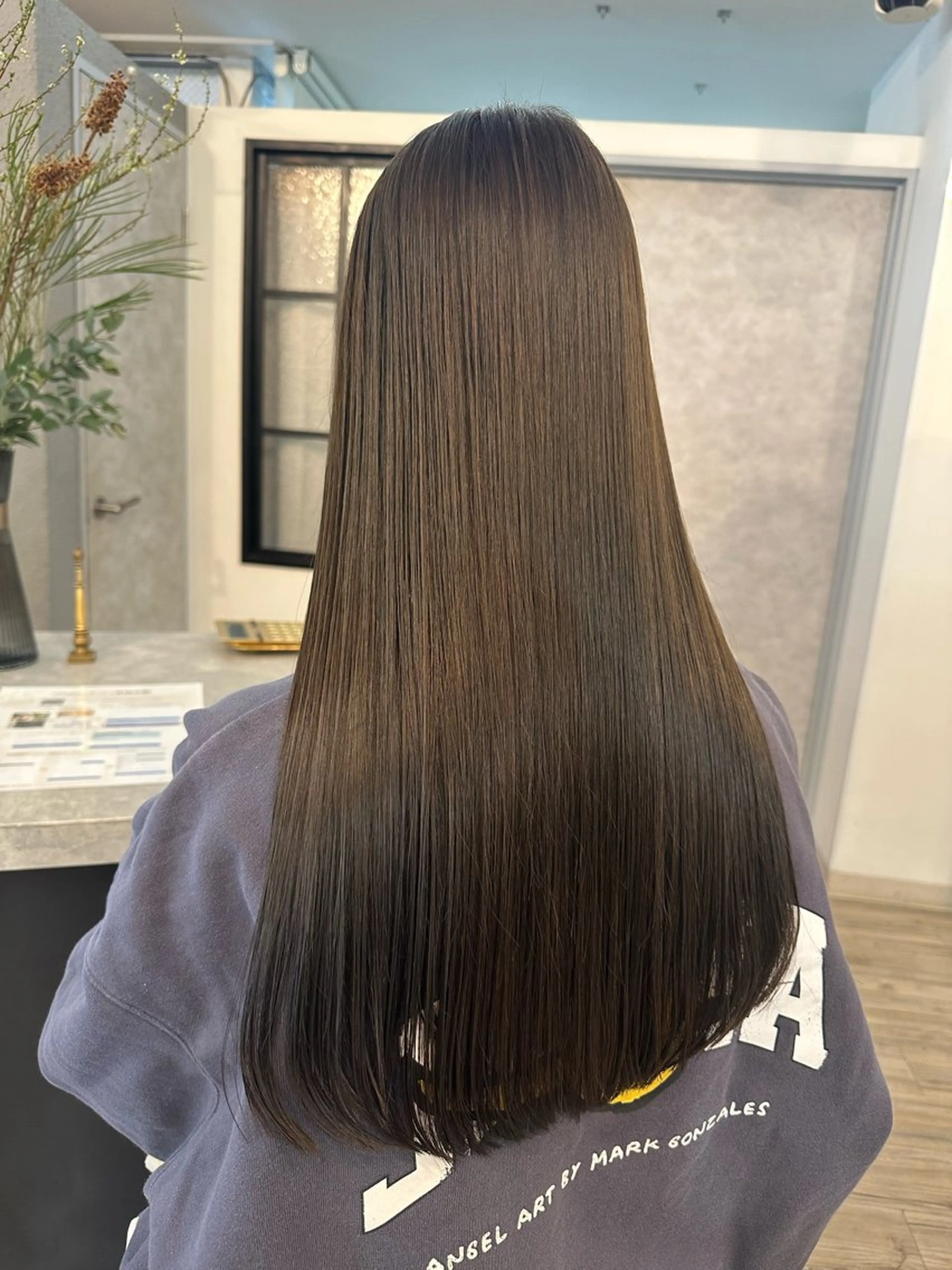 ロング カラー ベージュカラー ブリーチ 透明感カラー ブリーチなしカラー オリーブベージュ 縮毛矯正 sato ayaka ｜透明感カラー🫧のヘアスタイル