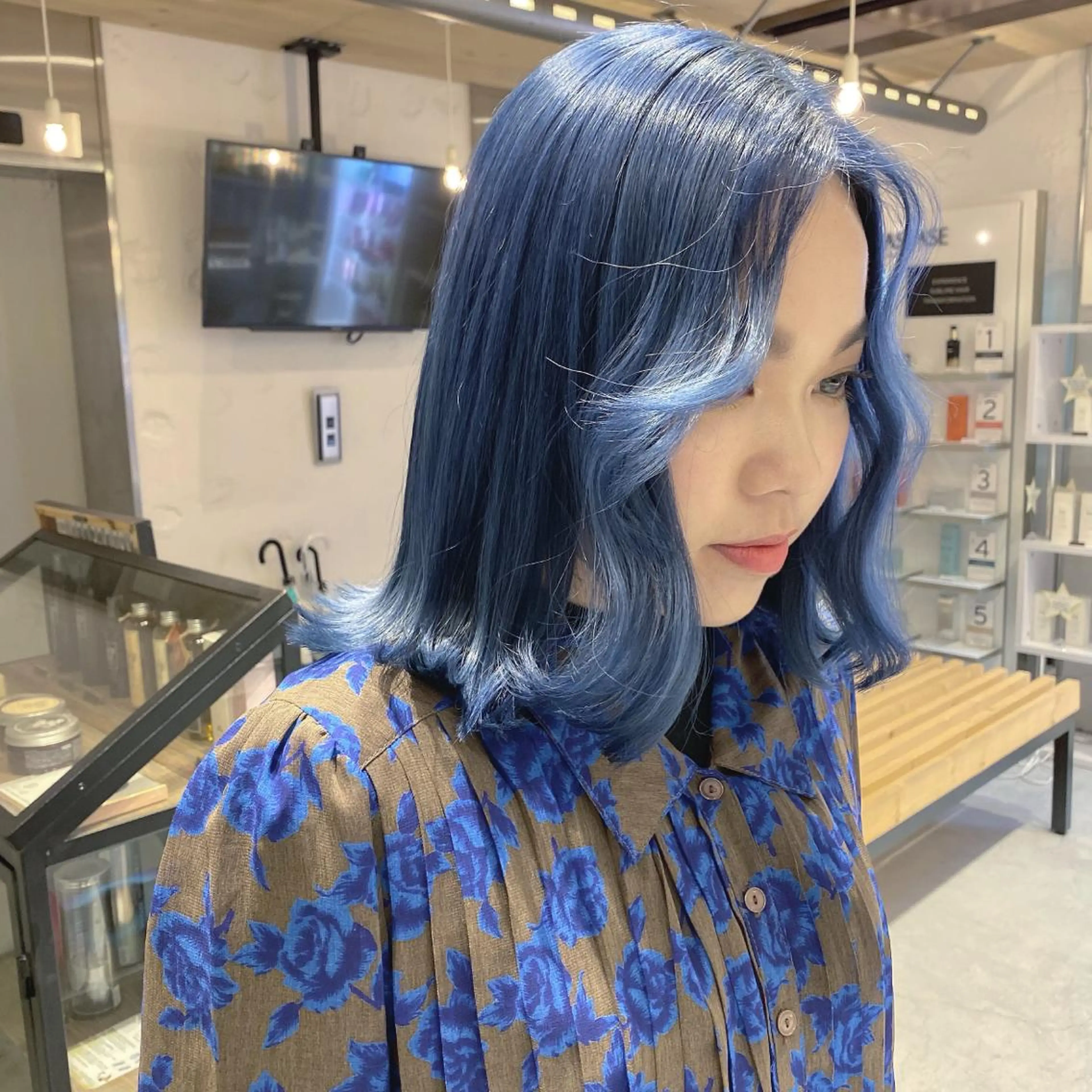 セミロング カラー ブルーカラー ネイビーカラー ORIKA 美容室のヘアスタイル