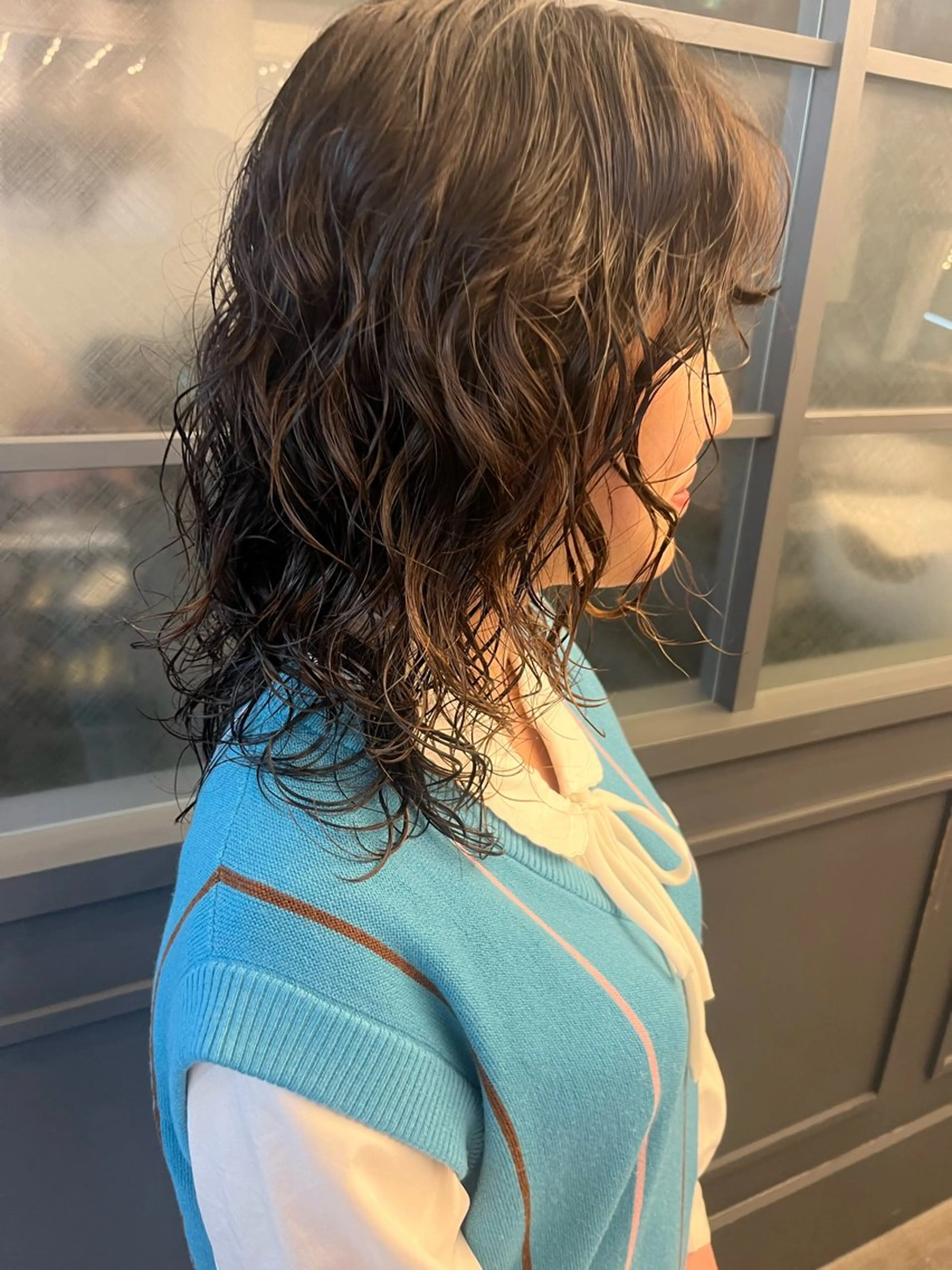 ミディアム ミディアムパーマ 顔周りカット レイヤーカット SHOTA ハイライト/パーマのヘアスタイル