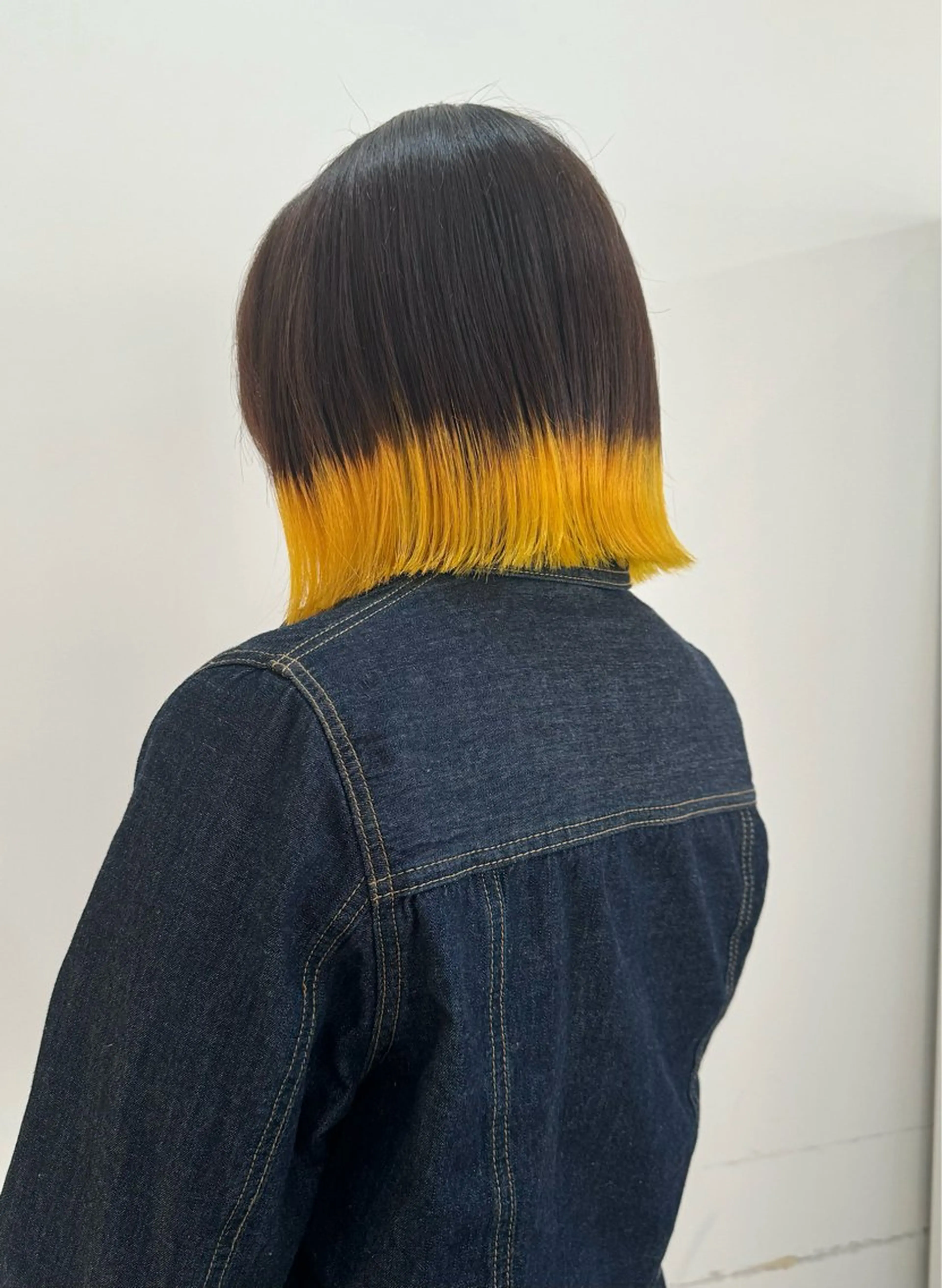 ミディアム カラー イエローカラー ヘアカラー 切りっぱなしボブ/ ブリーチカラー/大塚のヘアスタイル