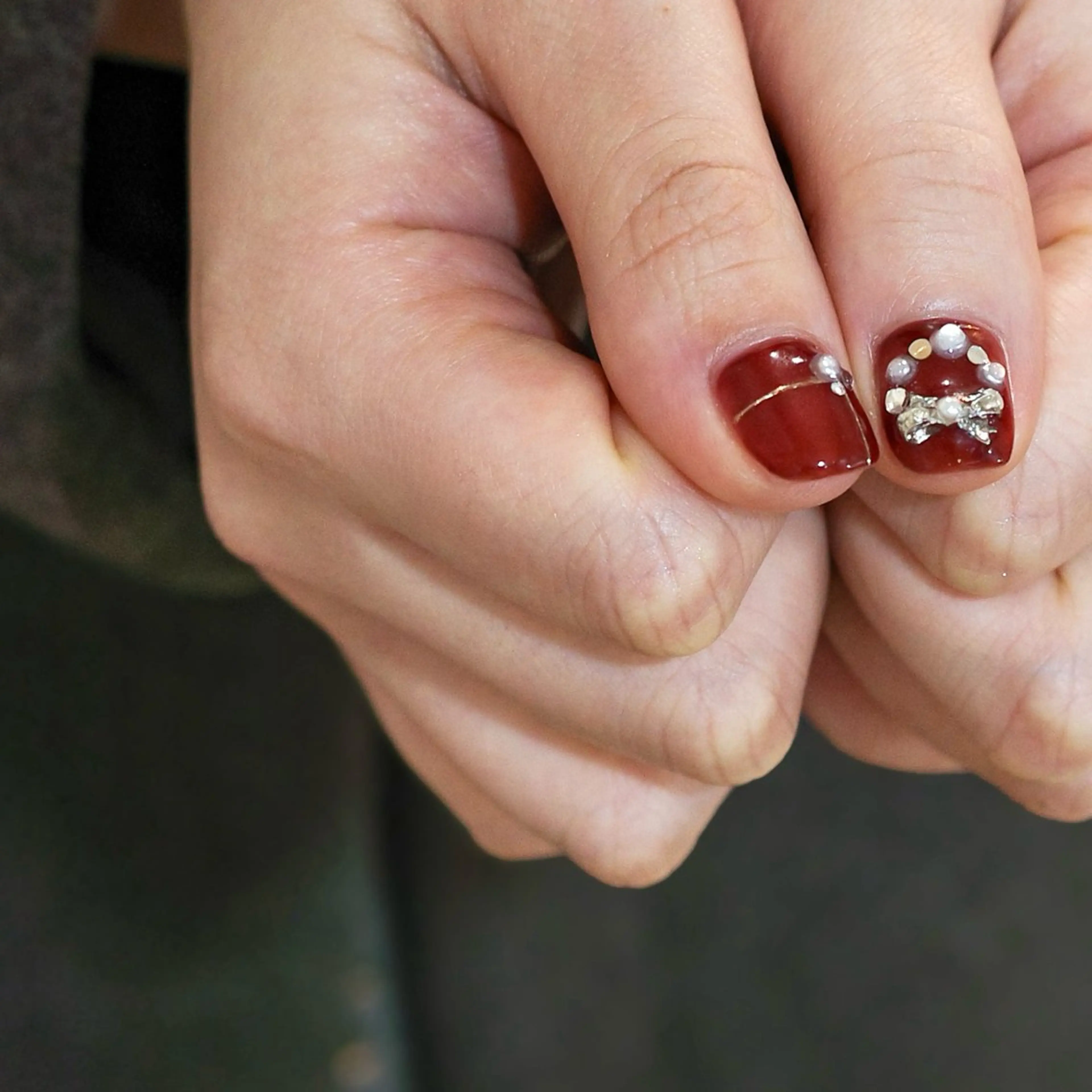 ネイル オーロラネイル ボルドー ゴールド ハート 冬ネイル ハンドネイル pointillé .ayaのネイルデザイン