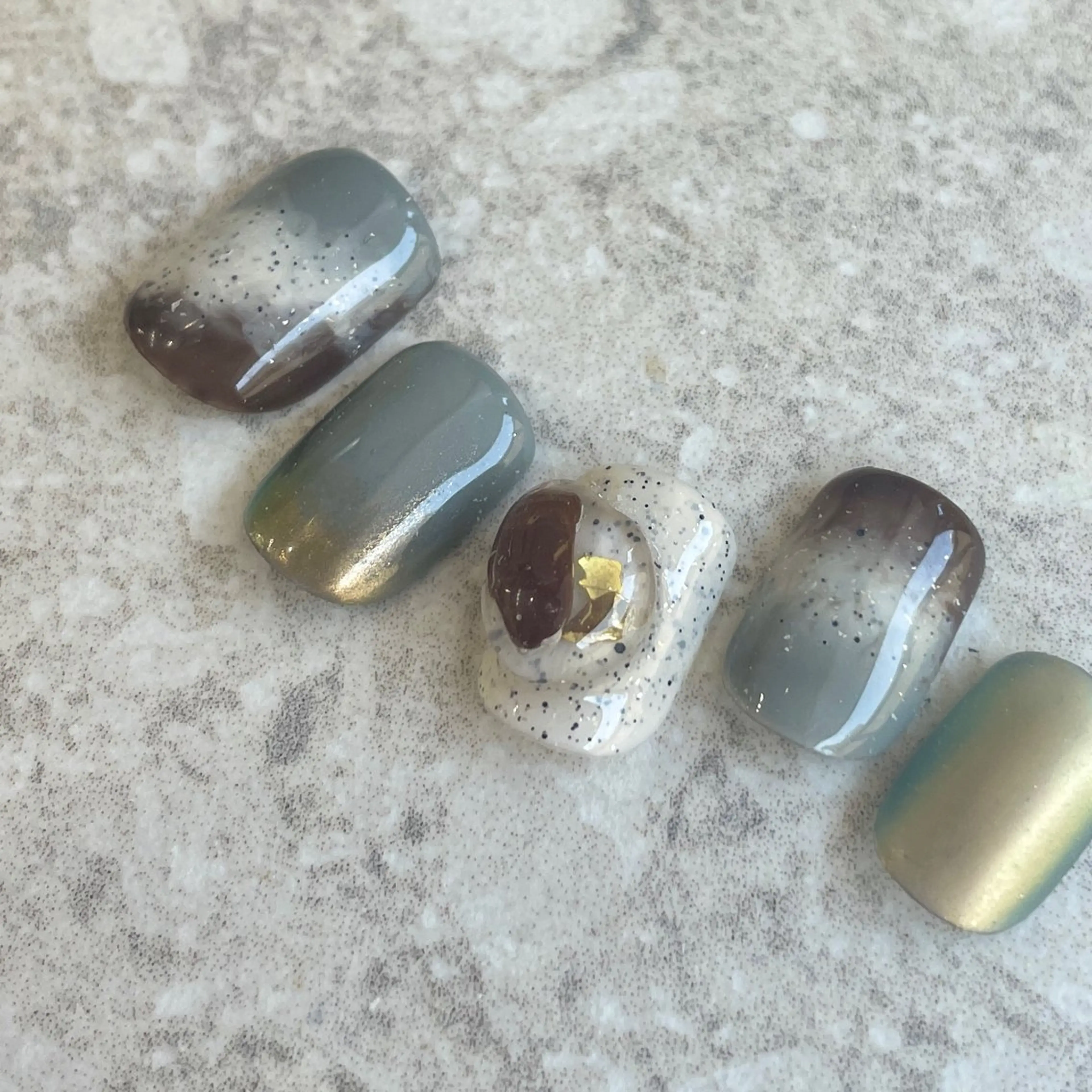 ネイル ジェルネイル グリーン 氷ネイル・うるうるネイル 韓国ネイル マグネットネイル ハンドネイル 園田 ソノダのネイルデザイン