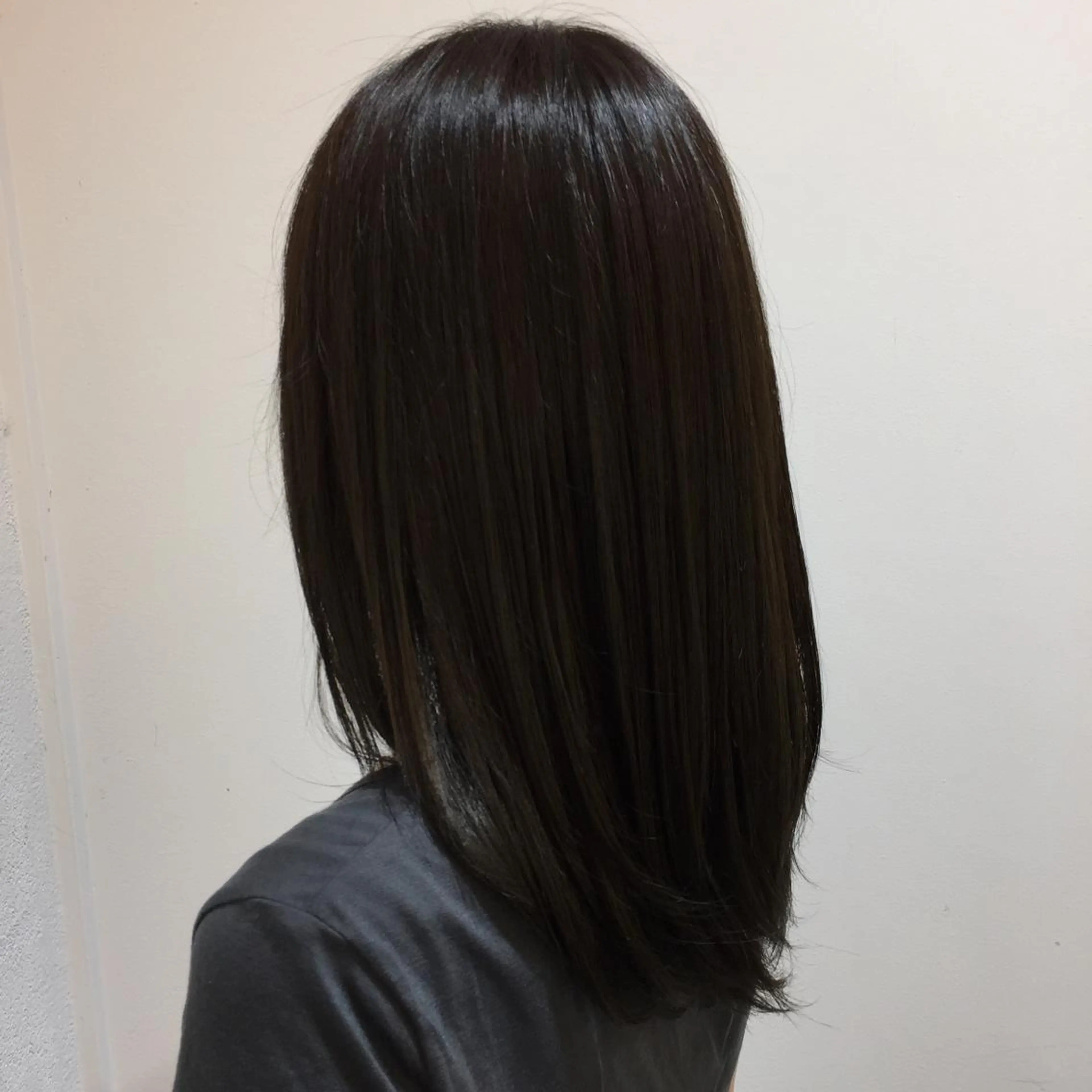 ロング カラー アッシュ アッシュグレー VanCouncil 千種所属・大竹 穂香のヘアスタイル