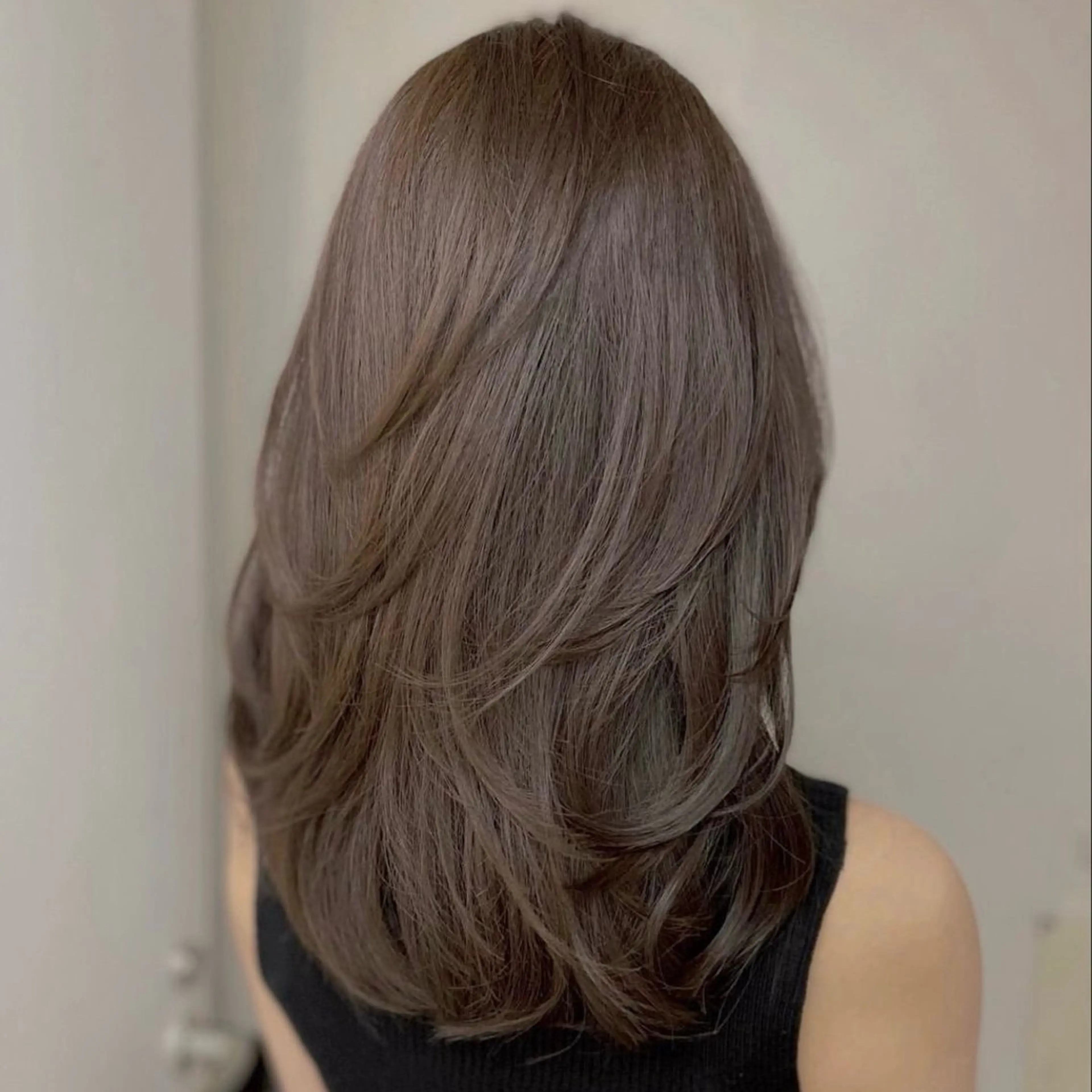 ミディアム 井木 絢香 ✂️ ミディアムカットのヘアスタイル