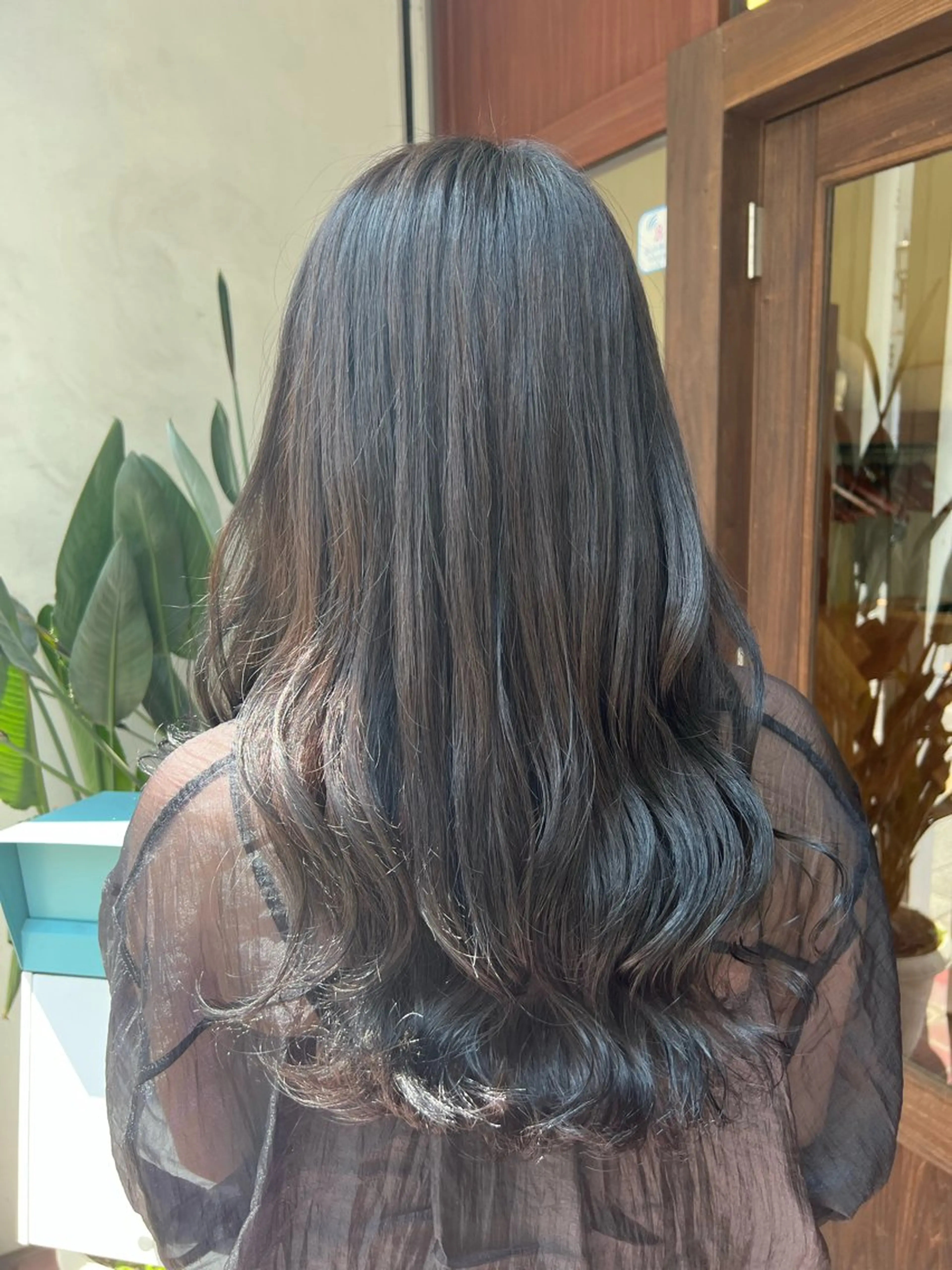 ロング カラー ブリーチ ブリーチなしカラー ロング ヘアカラー トリートメント ヘッドスパ ブリーチカラー🦖 岡部木乃夏のヘアスタイル