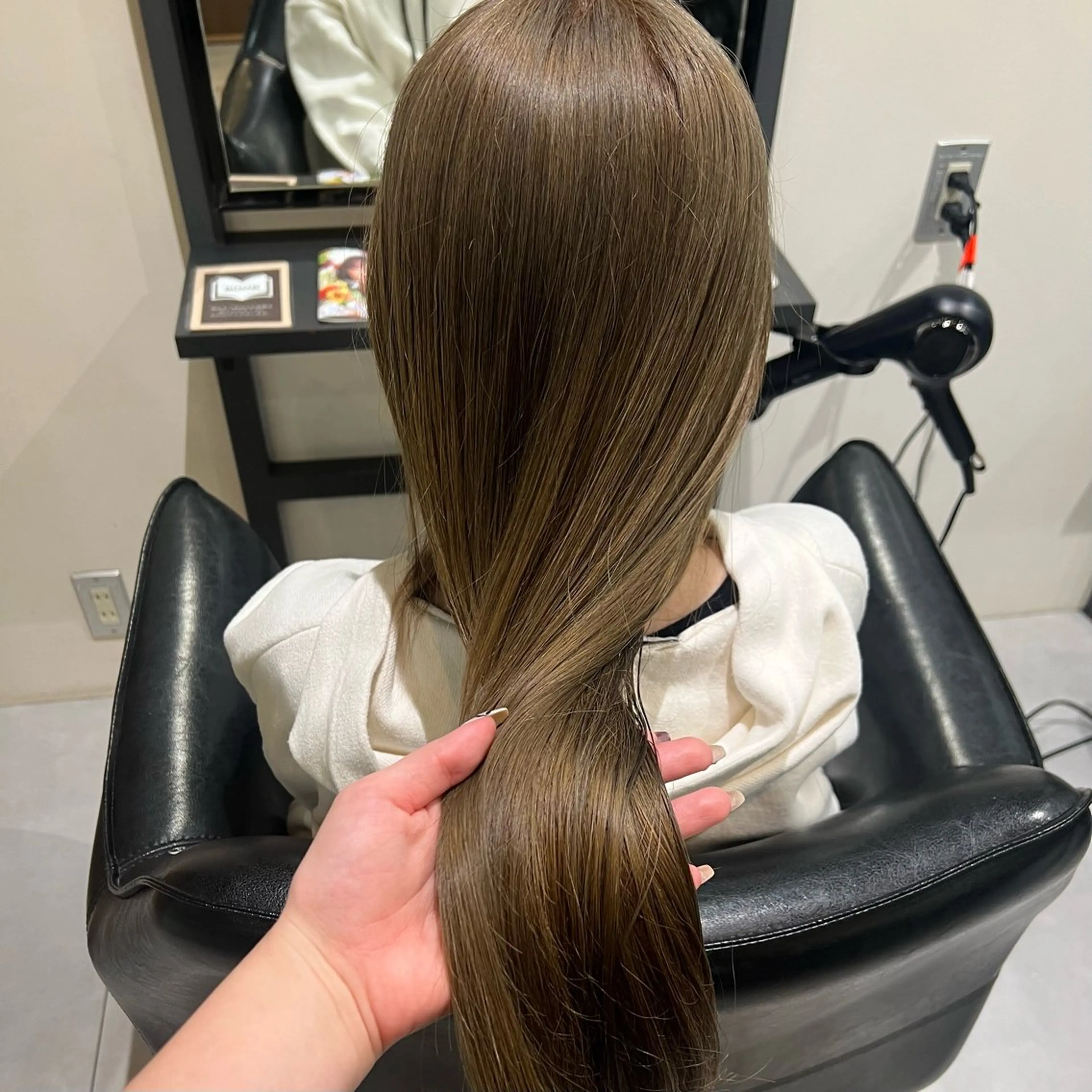 ロング カラー Neale. ユメのヘアスタイル